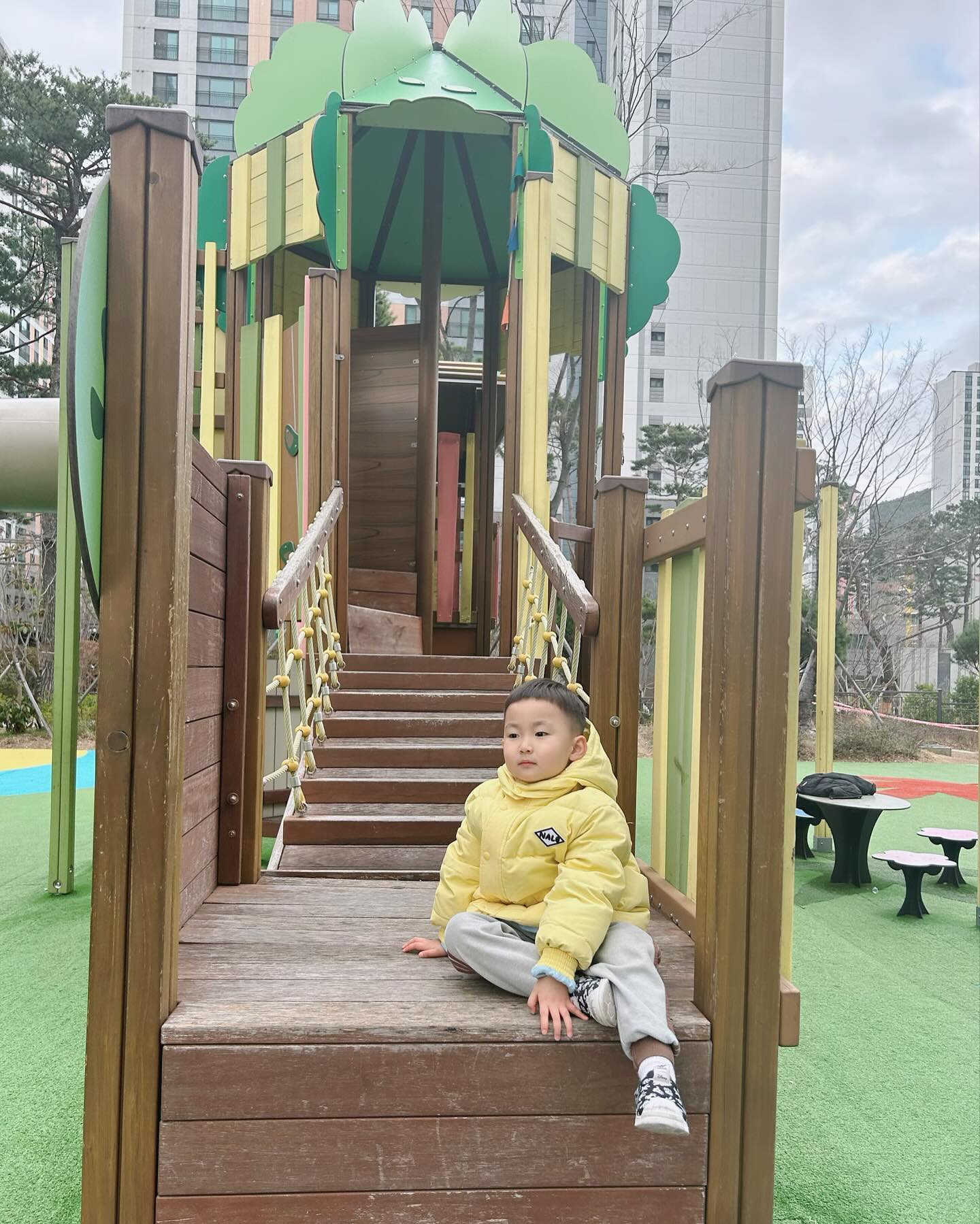 어제 내 귀염둥이💛

유치원가서 적응하느라 힘들 요즘🥹
그래도 우리 하랑이 잘 할거라 믿어!🫶🏻

하나하나 차근차근 해보자☺️
푹자고 일어나서 오늘도 파이팅♥️
.
.
.
#신랑출장감 #새벽부터기상 #다시못잠🫠 #어제우리아기👶🏻 #유치원적응기 #항상응원해♥️ #51개월아기 #함께한지1572일