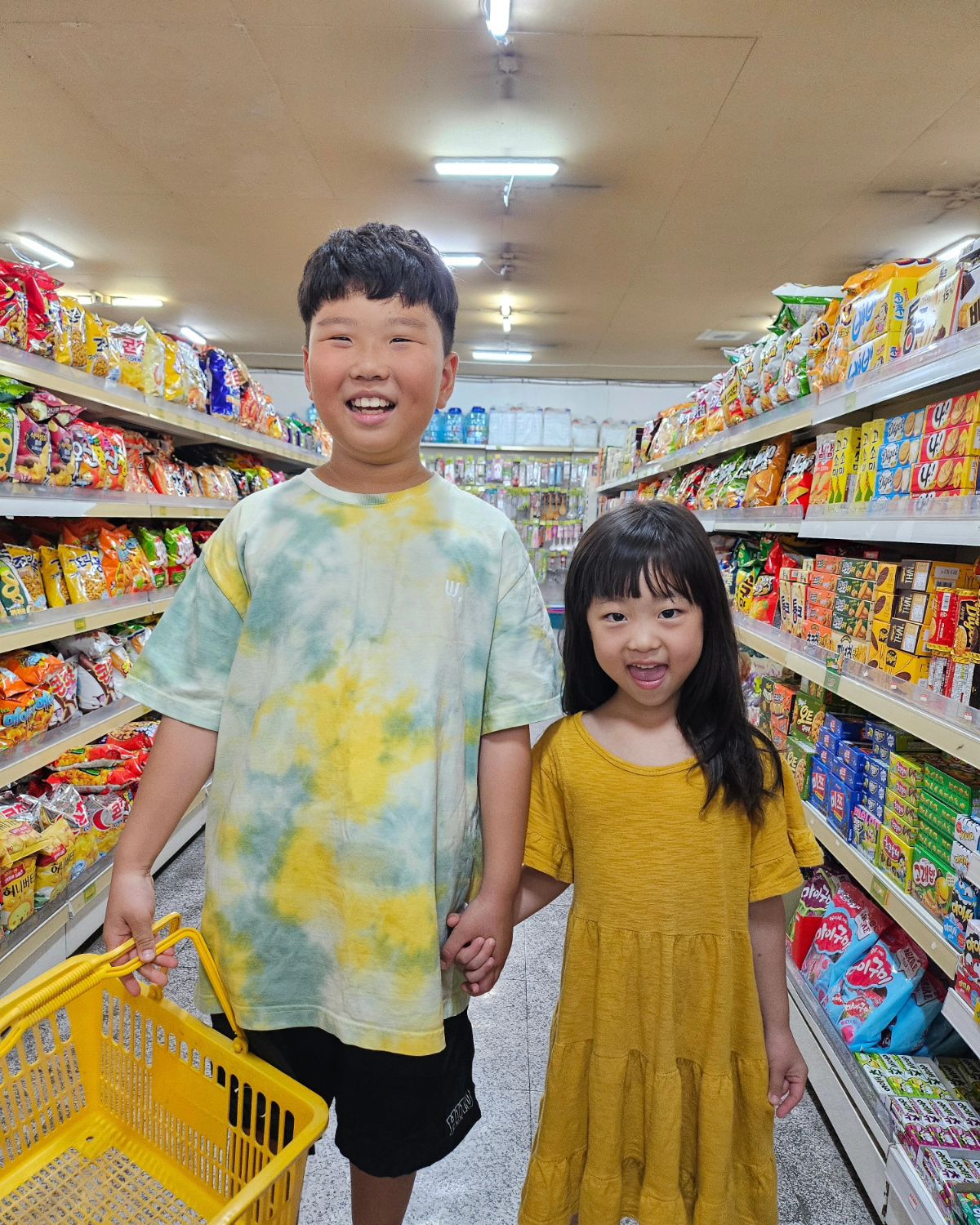 240803
오늘도 집에서 계속 뒹구르다가
마트 한번 나가고 외출 끝ㅋㅋㅋ
현관문 열자마자 더운 바람이 확~~
아..... 집 가고잡다 ㅋㅋㅋㅋㅋ
.
.
.
.
#더운게아니라뜨겁다 #차원이다른더위 #못나간다