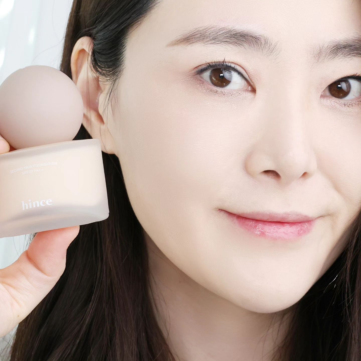 #광고

간편하면서도 우아한 무드의 
메이크업을 완성하고 싶다면?

힌스 세컨 스킨 파운데이션과 
올라운드 아이 팔레트로 메이크업을
완성해보세요!
아무것도 바르지 않은 듯 가벼운 스킨-라이크
텍스처로 하루종일 가볍고 편안한 사용감에
원래 내 피부결처럼 섬세하고 
빈틈없는 밀착 커버까지!

파운데이션은 명도, 채도에 따라
세분화된 뉴트럴 쉐이드로 
내 피부에 가장 조화로운 세컨 스킨 커버 연출이 가능해요

여기에 겹겹히 맑게 쌓이는
데일리 음영 올라운드 아이 팔레트를
활용해 섬세하고 다채로운 색상 커버를 
할 수 있답니다

2월 한달간 올영세일로 힌스의 
다양한 제품들을 특별한 가격에 만나보실 수 있는데요.
그동안 힌스 제품들을 눈여겨 보셨던 분들은
이번 기회를 놓치지말고 꼭 득템해보시길 바라요! 

💜

힌스블루쿠션
본품+리필 기획세트
2월 한달 34,000원→28,000원(17%)
2/3 단 하루 27,200원(20%)

트루 디멘션 래디언스 밤
29,000원→20,900원(27%)

세컨 스킨 파운데이션 브러쉬 기획세트 
36,000원→29,800원(17%)

올라운드 아이 팔레트 + 아이 스틱 섀도우 증정
26,000원→19,800원(23%)

*파운데이션: https://url.kr/vroaqh
*올라운드아이팔레트: https://url.kr/walrek

#파운데이션추천 #올영세일
#힌스 #세컨스킨파운데이션 #올라운드아이팔레트