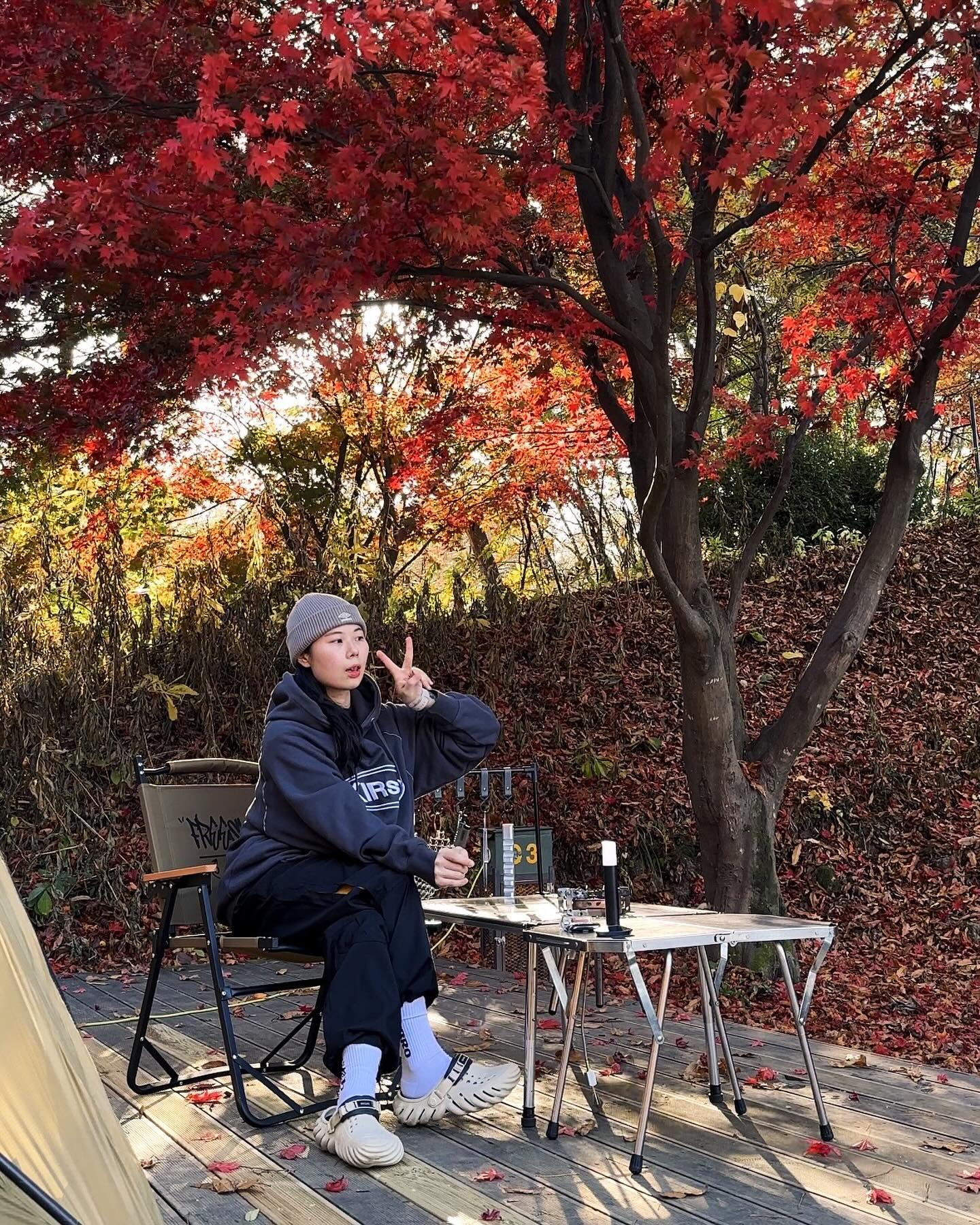 개인적으로 맘에 드는 사진 모아 모아 ,, 🤍
⠀⠀
캠프 운악 호수뷰 명당자리 다녀와놓고
호수 사진 단 하나도 안찍은 망충이😇 내년에 다시 가야지이.
⠀⠀
이제 가을 진짜 찐막!
겨울 피드로 가득 채울 생각에 하나도 설레~,,
⠀⠀
⠀⠀
#캠브리즈 #솔로캠퍼 #솔캠 #캠핑용품 #캠핑룩 #오토캠핑
#캠핑 #미니멀캠핑 #캠핑소통 #캠핑장정보공유
⠀⠀
⠀⠀
⠀⠀