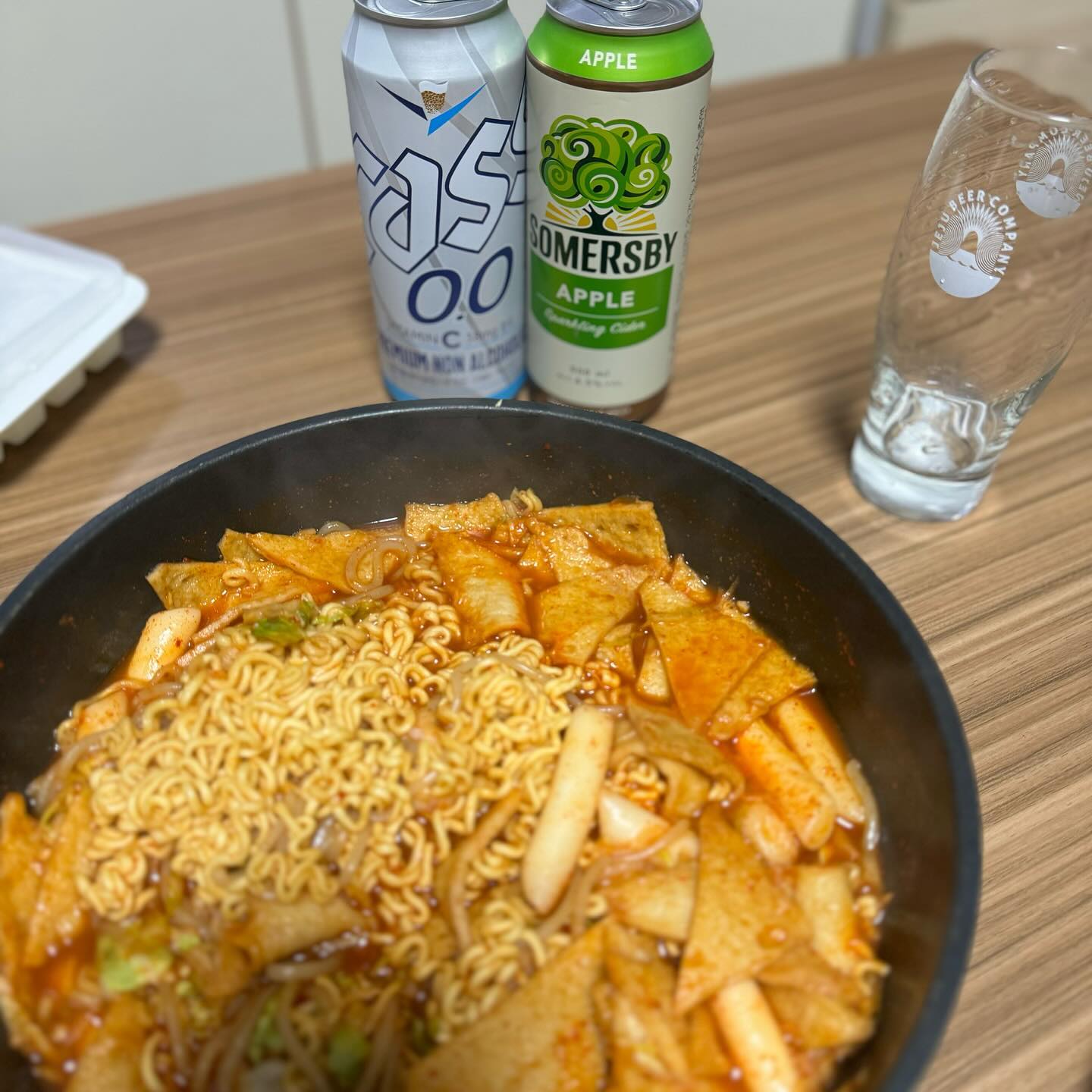목동분식 먹고싶어! 하면
목동분식 맛 나는 떡볶이 만들어주는 와이프🥹
전 우리남편이 제일 부러워용!! 저같은 와이프가 있어서🤣🤣🤣
#더지네분식 #더지네홈스토랑🍽