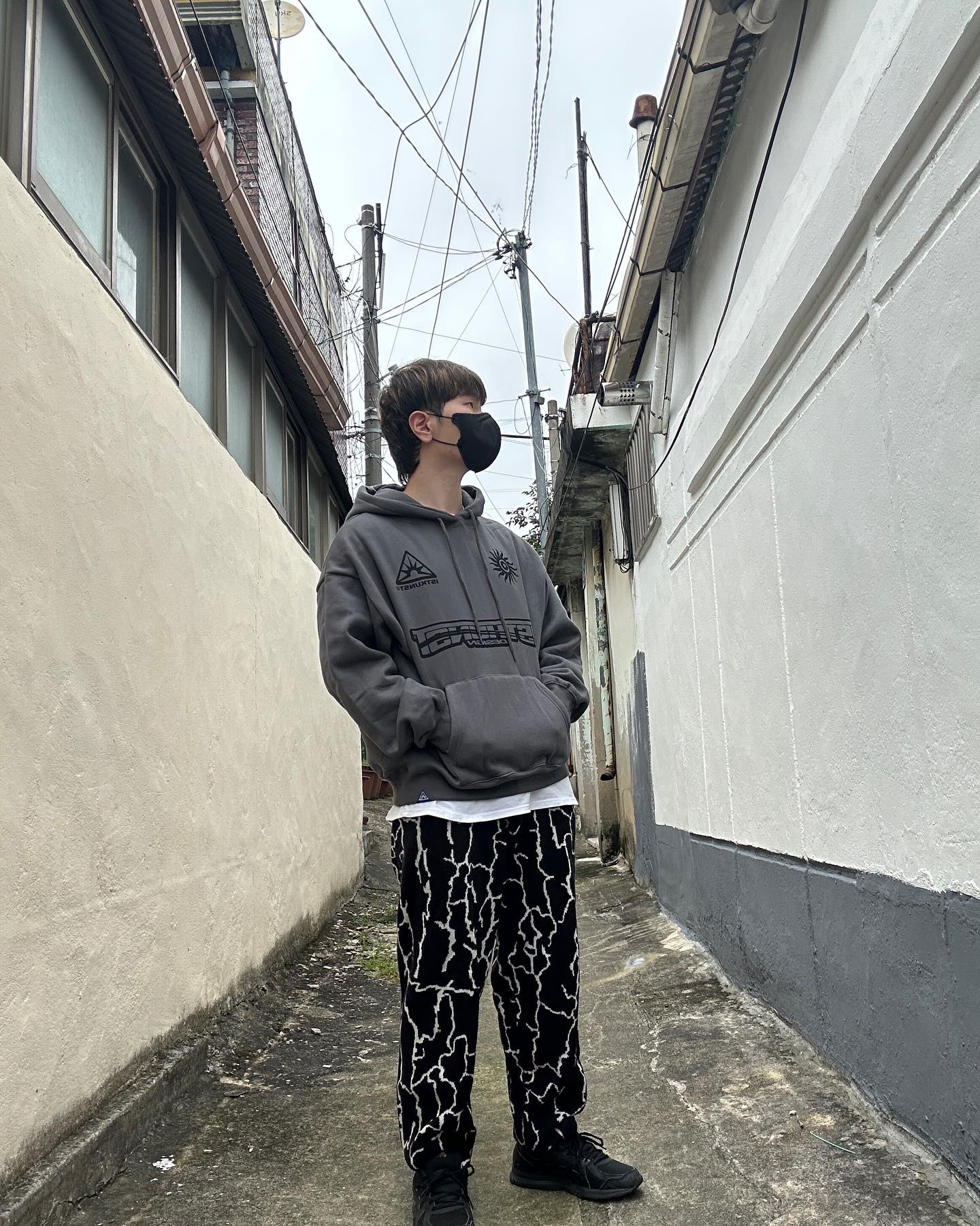 복귀각..?
여름에 너무 더워서 촬영하기 힘들어서 잠시 활동을 쉬었어요. 요즘 날씨도 풀려서 피드 다시 꾸준히 올려볼게요!