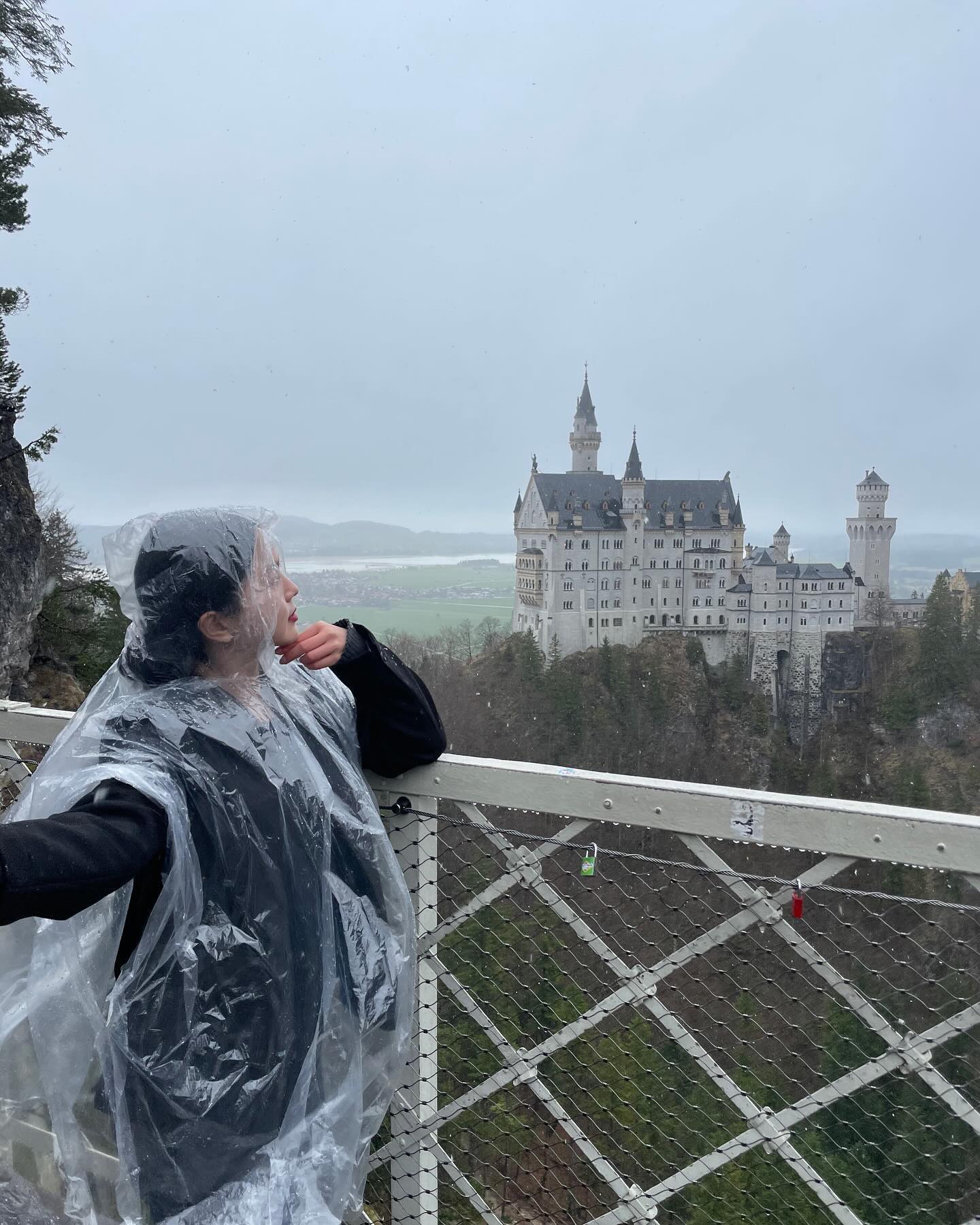 3월에 눈보라 맞으며 우비와 함께였던 퓌센 🌨️
청춘여행 그잡채였다 🗻🏰🌸🤍