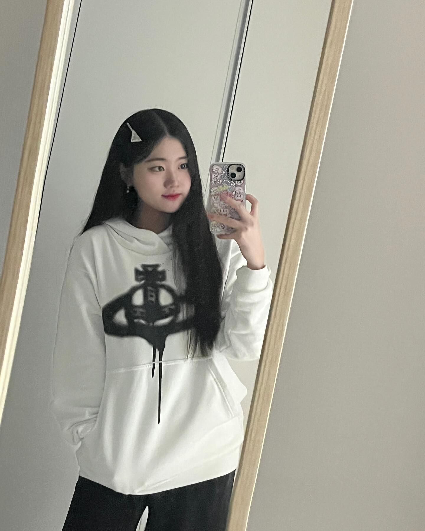 묘롱 (੭•̀ω•́)੭̸*✩⁺˚