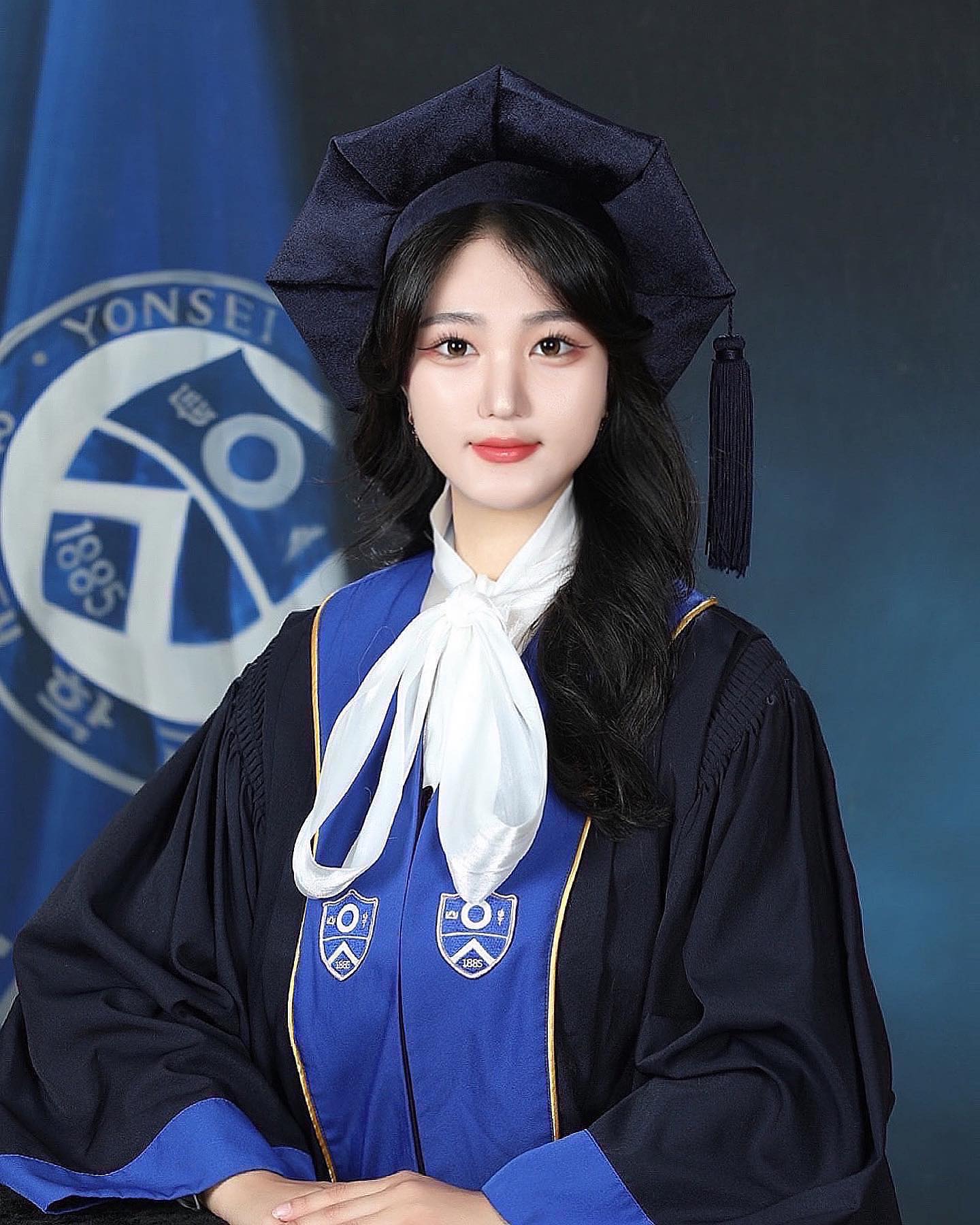 𝐕𝐄𝐑𝐈𝐓𝐀𝐒 𝐕𝐎𝐒 𝐋𝐈𝐁𝐄𝐑𝐀𝐁𝐈𝐓

그,, 확대하진 말아주라;; 화질 넘 조아버려서 모공 다 보이니까;

#19학번 #졸업식 #졸업 #졸업사진