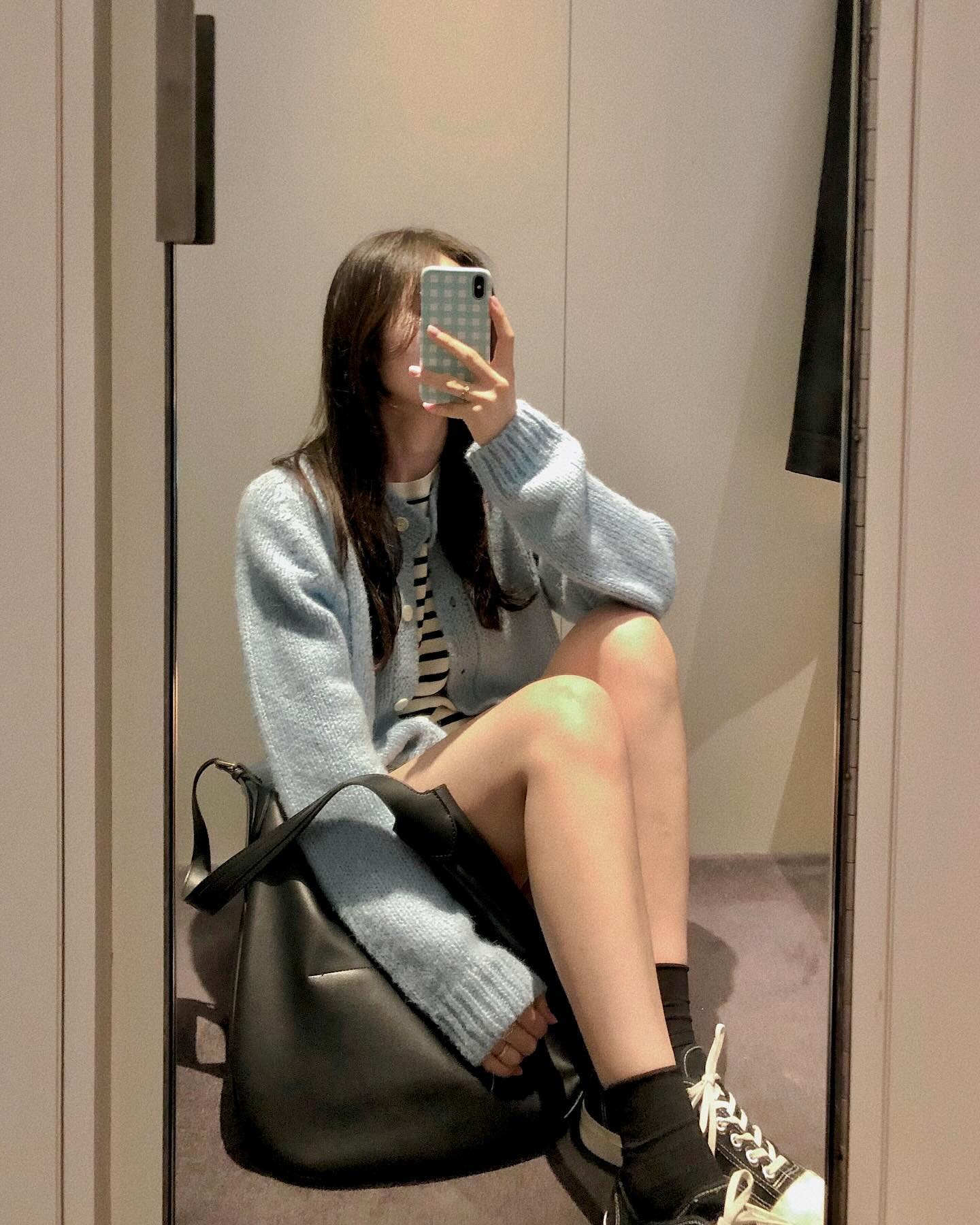 이사 축하해주셔서 감사해요 🫶

근디 왜케 정할게 많아요 
머리아포 😂

#가을데일리룩 #여자데일리룩 #출근룩 #회사원룩 #가을코디추천 #30대코디추천 #가디건코디 #가디건추천
