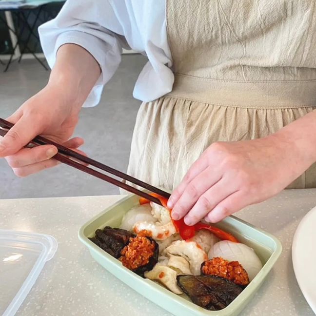 한때 비건을 꿈꾸며 학원다니던 때. (여전히 마음만은)
완성하고 플레이팅 할 때가 아른아른...
#비건초밥 정말 최고였더랬지
역시 음식은 식감이 중요하다
지금보다 6kg가 더 나갔을 시절ㅋㅋㅋ 손 오통통 😅
다이어트 하길 참 잘했다
뚱손(?) 똥손이지만 그 때가 참 좋았오 💕💕💕