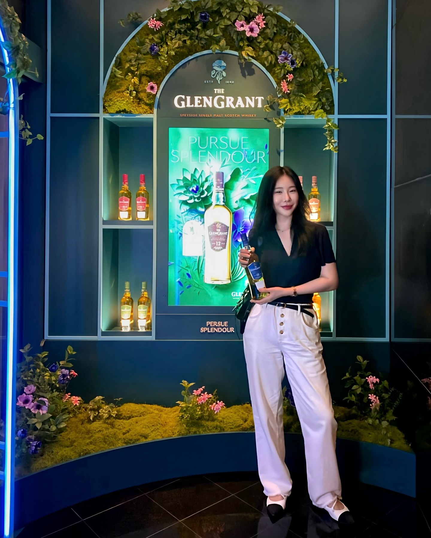 #광고 🥃

novotel_gangnam x theglengrant_korea 

이번에 더 글렌그란트와 함께하는-
매주 목, 금 노보텔 강남 #그랑아 (GranA) 의 #해피아워 타임
세미 뷔페를 맛보러 다녀왔어요✨

더 글렌그란트로 만들어주신 진저 하이볼, 레몬 하이볼🍋
개인적으로 하이볼은 실패하는(?) 경우가 많아서 선호하지 않는데
술맛 나게 비율 좋고 달지도 않게 말아주셔서 호로록..🍸

그리고 또 크게 기대 안 했던 세미 뷔페였거든요?
근데 하나하나 퀄리티에 좀 놀랐지 뭐예요🫢

예정에 없던 미식가 모드🍽️ ON하고
특히 크림 숏파스타의 완벽한 염도부터
소시지 중에서도 지미딘 소시지는 진짜로 취저..🫘

더글렌그란트 하이볼 종류 별로 금방 해치우고
해피아워에 준비되어 있는 레드, 화이트, 스파클링 와인까지🍷🥂
아주 술을 부르는 페어링이었다는-

노보텔 앰배서더 강남, 그랑아! 해피아워에서
배부르고 즐거운 시간을, #가성비 까지 챙겨서 보내보세요.💗

▪️매주 목, 금
▪️세미뷔페 + 무제한 와인 3종 + 무제한 칵테일 2종
▪️18:00 ~ 21:00 (라스트오더 20:30)

#노보텔앰배서더강남 #노보텔강남 #호텔바 #위스키바 
#서울호텔추천 #칵테일바 #와인바 #서울호캉스 #위스키 #호캉스
#데이트추천 #데이트코스 #whiskylover #fyp #korean