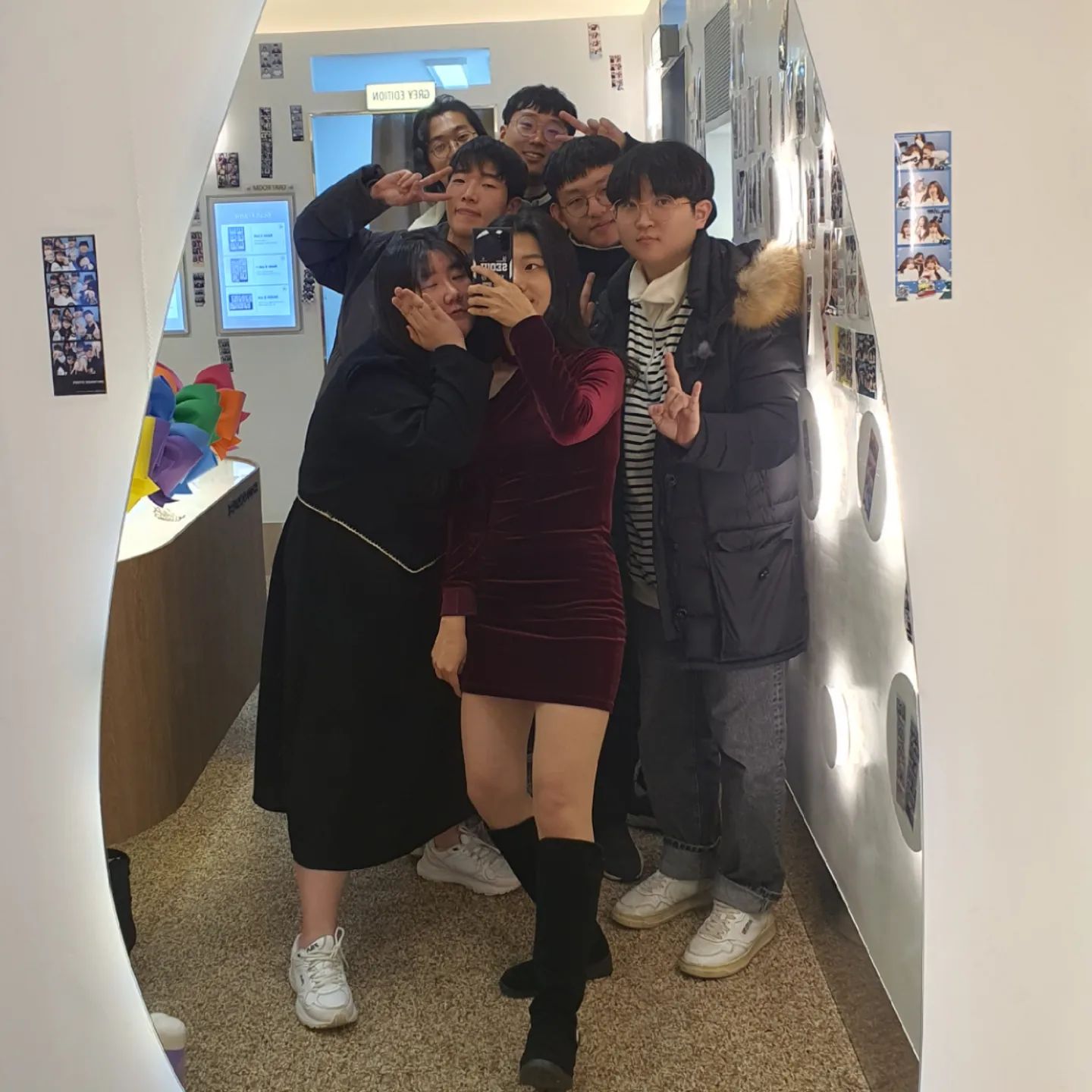 2023.12.23-24.대전 

크리스마스 이브에 대전에서 날밤까기

모였다 하면 레전드인 우리들😸
+ 만취네컷..

덕분에 진짜 너무 알차게 잘 놀았다.

못 본 멤버들 다음에 꼭 꼭 만나는거야 !! 🤙🏻