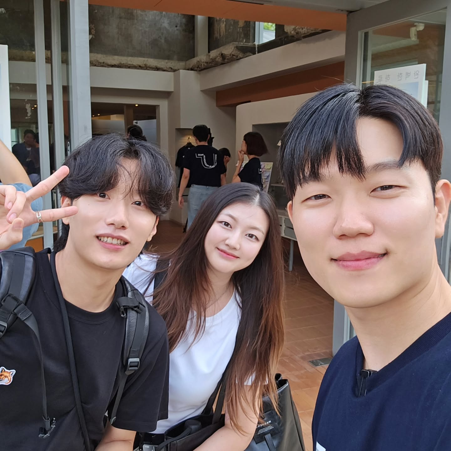 언스페셜 데이3 - 완벽한 하루

안스타님 실물영접 넘나 신기해!! 이상순님의 웰컴 드링크를 시작으로

여러 유명한 바리스타님들이 내려주는 커피를 마실 수 있다니 너무 좋았다

커피맛 미친거 아니냐구 ㅠㅠㅠ 진짜 완벽한 하루 그자체였다