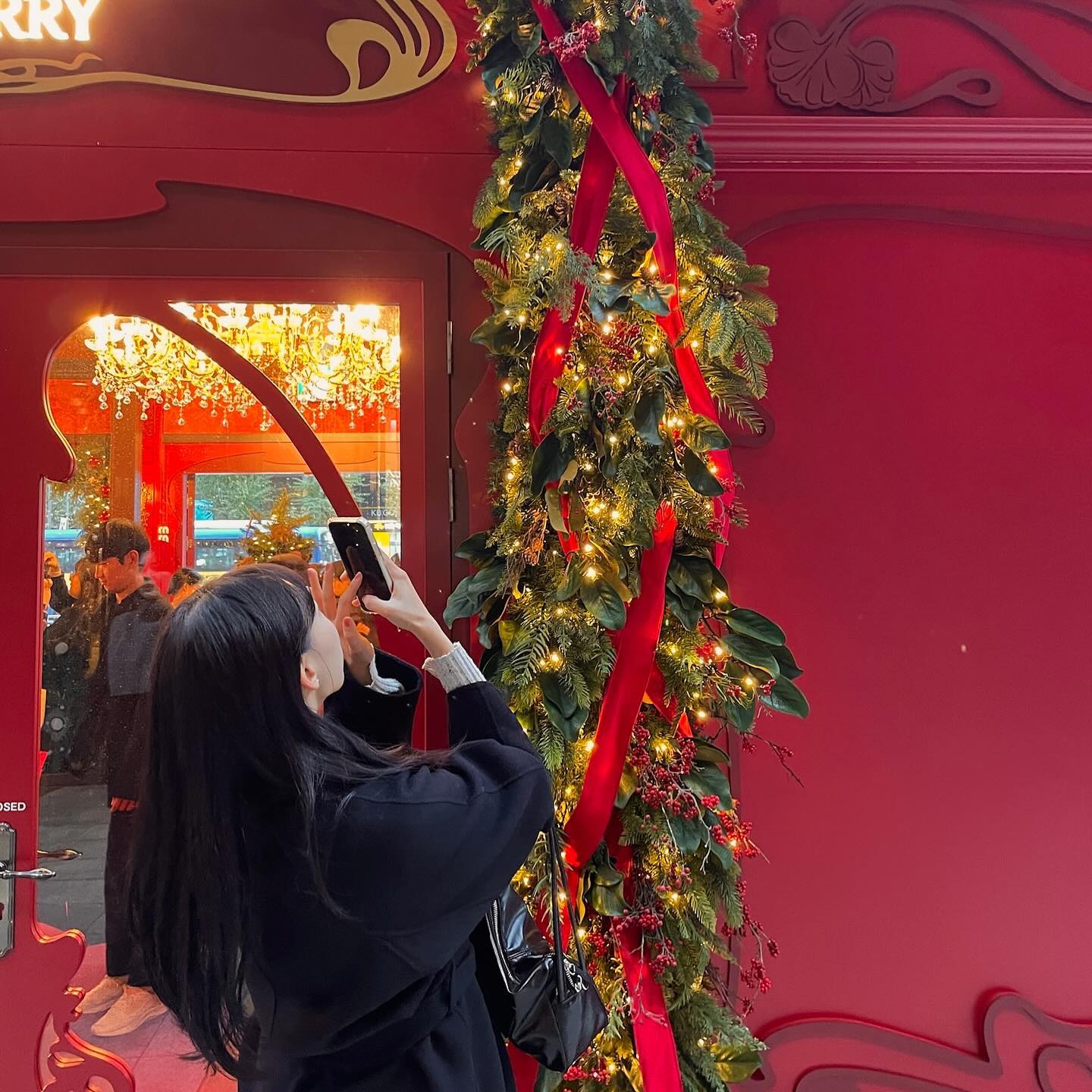 빨간색만 봐도 설레는 시기❤️🎅🍷🧣🎄