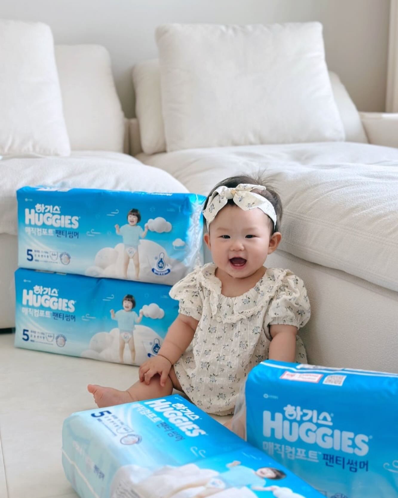 #제품제공
huggies_korea 

너무 더워진 날씨에 본격적인 여름 준비🌟
여름기저귀로는 #매직컴포트썸머 만 한게 없는거 같다
얇고 가볍고 허리밴드에 에어홀도 있어서 공기가 솔솔~
거기에 매직테이프에 안심커버까지 더해져서 엄청난 움직임에도
피부 자극 없이 아주 편안🙂

올 여름 역대급 더위 라는데
#하기스매직팬티컴포트썸머 로 여름 잘 보내보쟈🩵

#하기스 #매직컴포트썸머 #하기스썸머 #여름기저귀 #여름기저귀추천 #썸머기저귀 #기저귀샘플 #기저귀체험 #가성비기저귀 #합리적인기저귀 #여름용기저귀