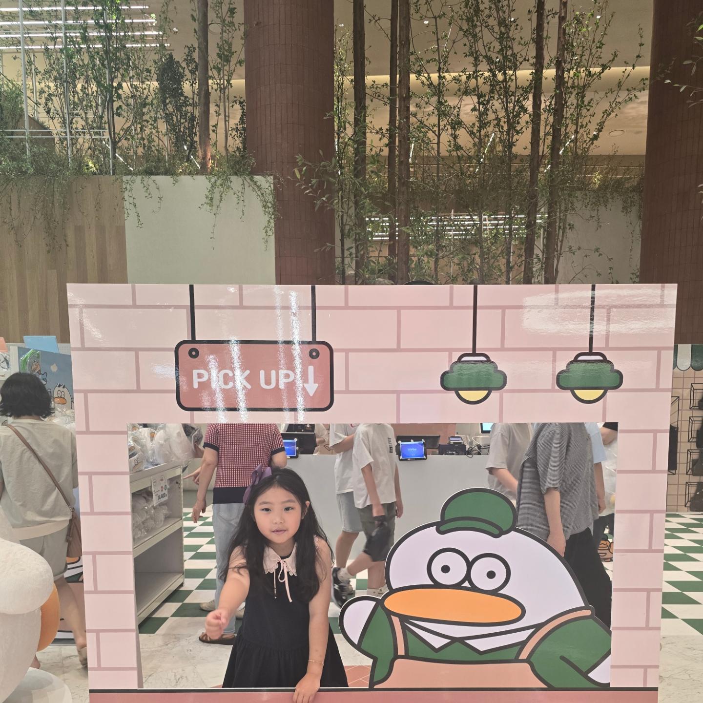 ᰔᩚ
만나서 반가웠어 #오둥이
다녀온지 한참뒤에 올리는 피드지만
그냥 올리기ㅋㅋㅋ
목적은 이게 아니었는데 말이지..

사진이 너무 많아도 문제
올릴게 없어도 문제 .. 😅😅😅
사진정리 할때가 왔다...
추워지기전에 여름사진 다 업로드시작해보까?

#지난기록
#너의여름
#2024여름안녕
#현백대구점#오둥이팝업