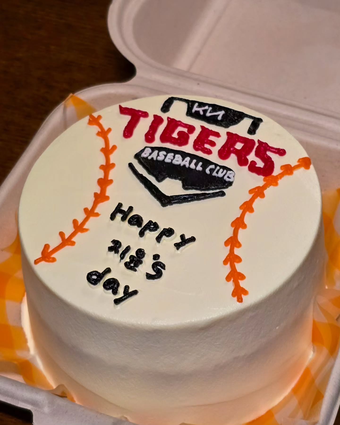 뒤늦게 올리는 내 생일케이크 🎉🍰⚾️