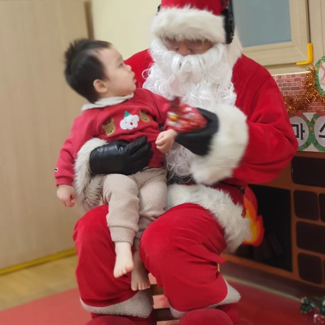 정훈이의 크리스마스
산타할아버지 보구 급정색ㅠ