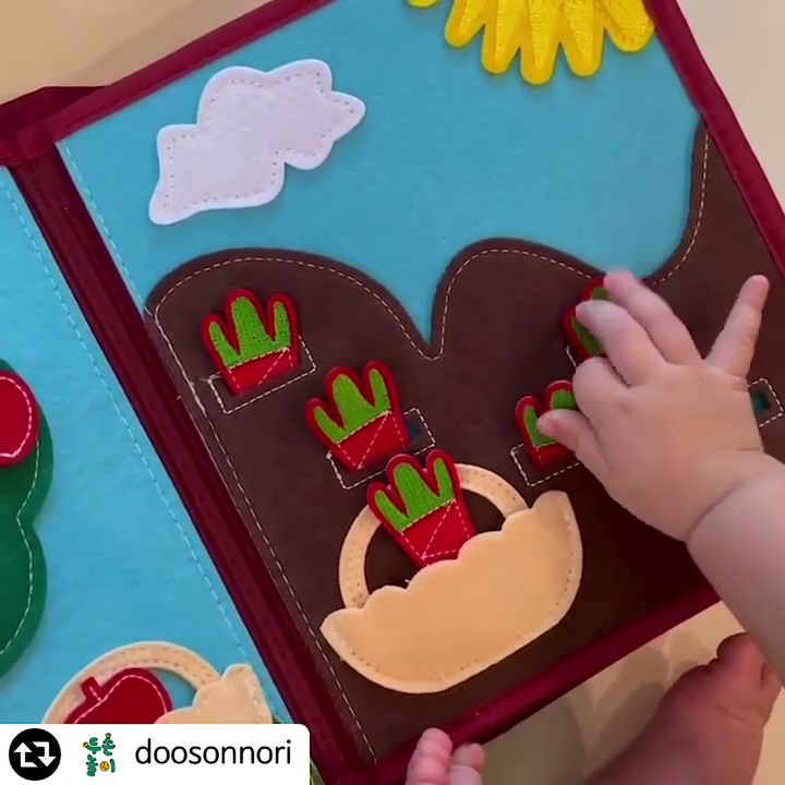 #리그램 - doosonnori by get_regrammer
[엄마들이 인정한 몬테소리 마이퍼스트북]

안녕하세요. 두손놀이입니다.

👶🏻 두손놀이ෆ 
두뇌와 손을 함께 사용하여 
소근육과 두뇌 발달에 도움을 주는 
인지발달 놀이 도구를 소개합니다.

두손놀이에서는 모든 부모님들의 고민이 될 수 있는 미디어 차단을 주제로 소통의 장을 마련하여 모든 부모님들께 도움이 될 수 있도록 노력하고자 합니다.

1. 아이의 성장과정에서 미디어 차단을 위해 어떻게 육아를 해왔는지, 효과와 부작용은 어땠는지, 아이를 키울 때 도움이 되는 사소하지만 작은 꿀팁 등! 각자 육아에 대한 의견을 제시해주세요.

2. 두손놀이 제품으로 미디어 차단 효과를 경험한 분들의 솔직한 후기를 기다리고 있습니다. 해당 제품이 미디어 차단에 어떻게 도움을 주었는지, 그 효과에 대한 경험을 자유롭게 공유해 주시면 감사하겠습니다.

🏷 모집 기간 24.01.24.수. - 24.02.18.일.

🏷 신청 방법 
➕ 두손놀이 팔로우
➕ 리그램 또는 캡쳐
➕ 댓글 : 유아의 개월 수, 성별, 의견 제시

✔️ 피드의 리그램 또는 캡쳐가 수반되지 않은 
댓글의 경우 선정 시 발탁되지 않으니 유의 부탁드립니다.

🏷 발표 일자 24.02.22.목.
추첨을 통해 🎁 선물 “마이퍼스트북”으로 보답하겠습니다!

두손놀이는 육아에 관한 소중한 경험을 공유하고 함께 나누는 공간을 만들기 위해 노력하고 있습니다. 많은 참여 부탁드립니다.

🤖 인스타그램 doosonnori

🤖 제품 안내 
https://doosonnori.imweb.me/

#임신 #출산 #육아 #아기
#두손놀이 #마이퍼스트북
#아기헝겊책 #아기조작북
#아기그림책 #아기촉감놀이
#아기장난감 #아기장난감추천
#아기교구 #아기교육
#돌아기 #돌잔치 #돌잔치선물 
#돌잔치준비 #돌잔치풍선 
#두돌 #세돌 #두돌파티 #세돌파티
#아기방꾸미기 #아기방인테리어 
#돌아기선물 #두돌아기선물 
#두돌아기 #세돌아기