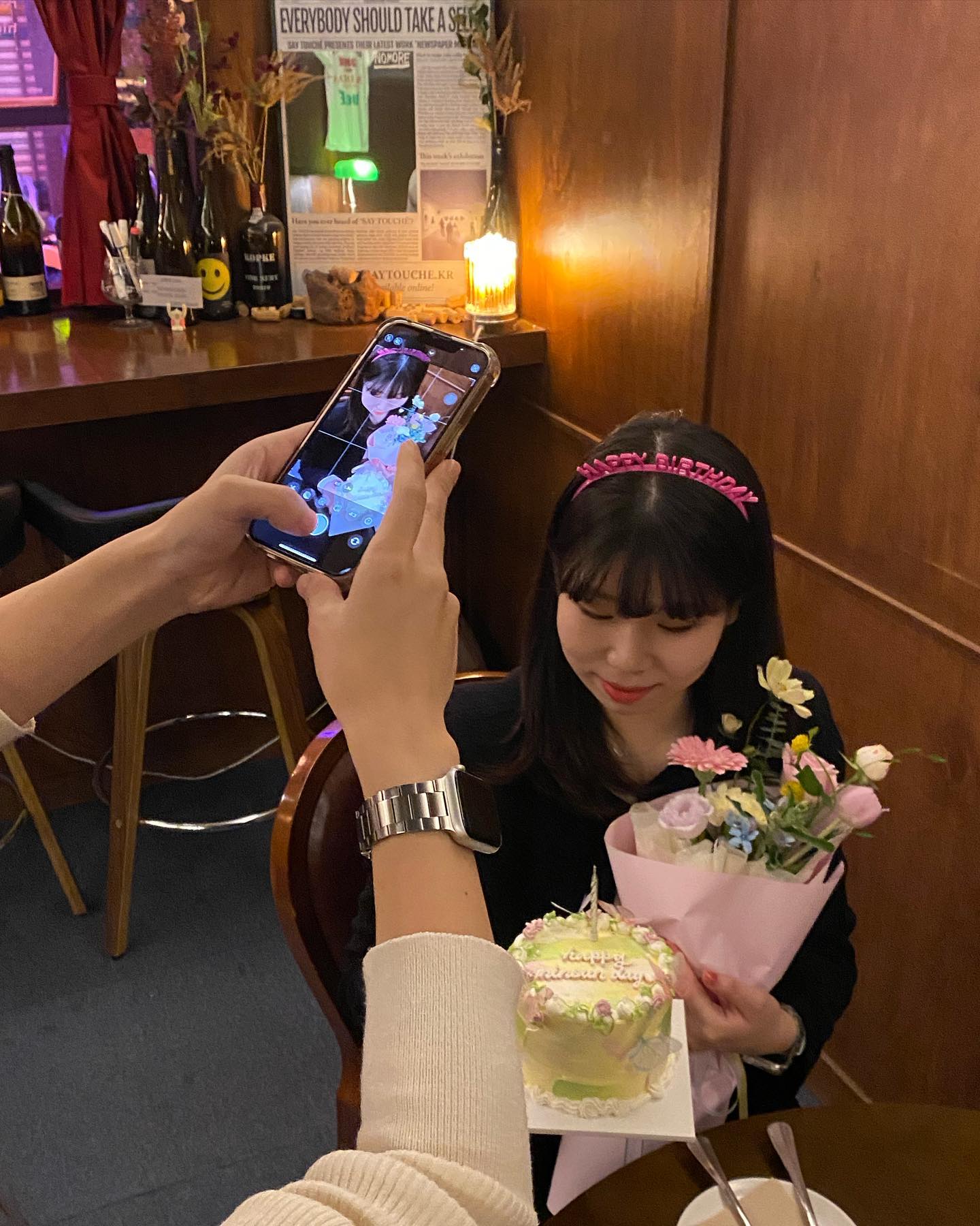 10월의 민선 HBD 🍰
매년 함께 생일을 축하해줘서 고마워 🧸
사랑하는 그녀들과의 파티는 언제나 설렘 가득 감동 만땅 -`♡´-
케이크도 꽃도 너무너무 고마워요 დ
할미되서도 같이 초 불자 ! ¨̮