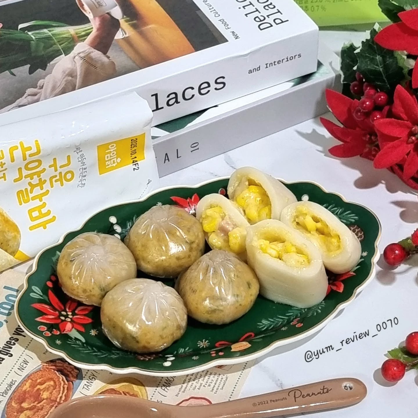 #협찬 #아임닭 #닭가슴살맛집

아임닭에서 받은 저당제품 씨쓰루만두와 
곤약찰바를 먹어보았어요❤️ 

요즘은 저당제품들이 많이 나와 선택의
폭도 넓고 먹는재미가 있더라구요!
씨쓰루 만두는 쫄깃한 감자피안에 국내산
닭가슴살,청양고추로 맛을 냈고 전자레인지 
휘리릭~돌리니 간편하고 좋더라구요!
굉장히 쫠깃쫠깃하면서 매콤하니 6개는
기본으로 순삭!!
구운곤약찰바(콘치즈)도 전자레인지에
돌리기만하면 됩니다!쌀과 곤약의 황금
비율로 쫀득한 식감과 달달한 스위트콘,
모짜렐라,체다치즈가루로 고소함을 더해
단짠단짠맛을 냈어요!!간편하게 즐기면서
식사로도 손색없고 맛있어요❤️

아임닭,맛있게 잘먹었습니다🙏

imdak_official

#고기스타그램 #건강식 #다이어트 #식사추천 #구운곤약찰바 #야식 #좋아요그램 #쟁여템 #식사대용 #푸드스타그램 #foodstagram #먹팔맞팔 #yummy #foodpic #koreafood #먹스타그램 #닭가슴살만두 #닭가슴살씨쓰루만두 #아임닭저당
