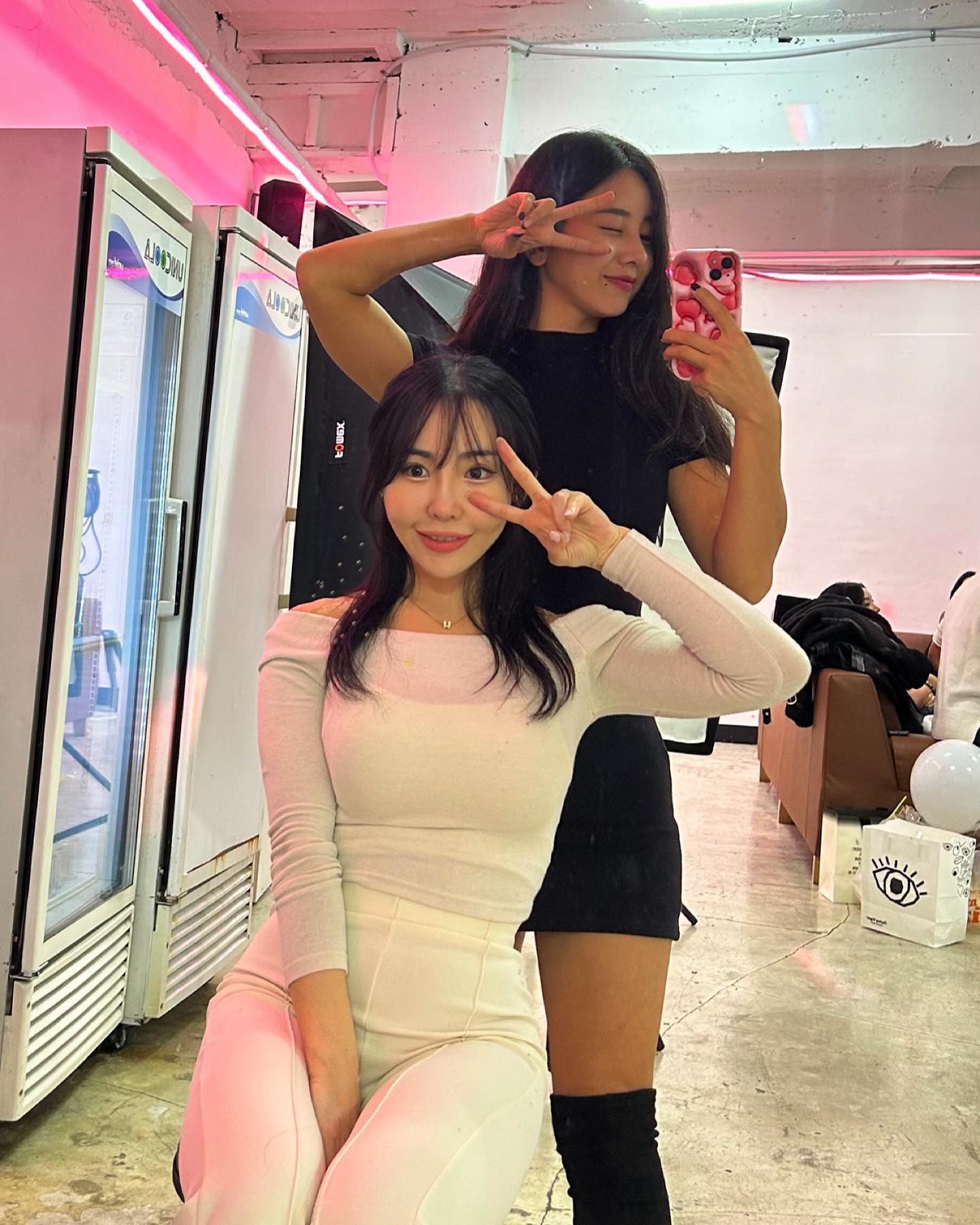 혜영곤듀생일파티💕

생일자도 참석한 사람들도 모두가
세상 즐겁게 놀았던 10/28❤️
웃느라 목이 쉬었다👻

생일자의 편지와 선물을 받는
생일파티는 감동 그잡채🥺

단톡방 이름 바꿨는데 눈치채신분🤗ㅋㅋㅋㅋ