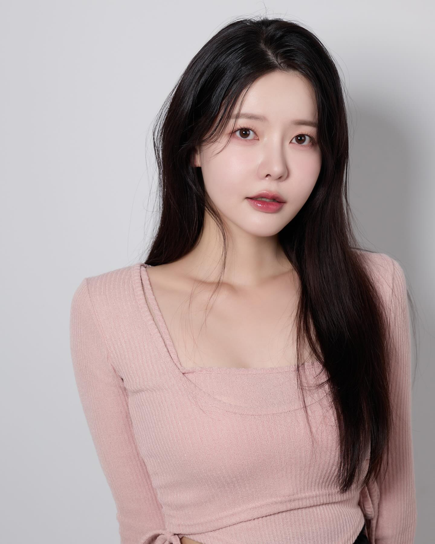 고민고민~ 찰떡헤메코🫶🏻
찍고나니 배우프로필 같지 모야모야
머릿결 살린 거 대박😎
makeup_yejin u.ere_yejin 
studioedit_
