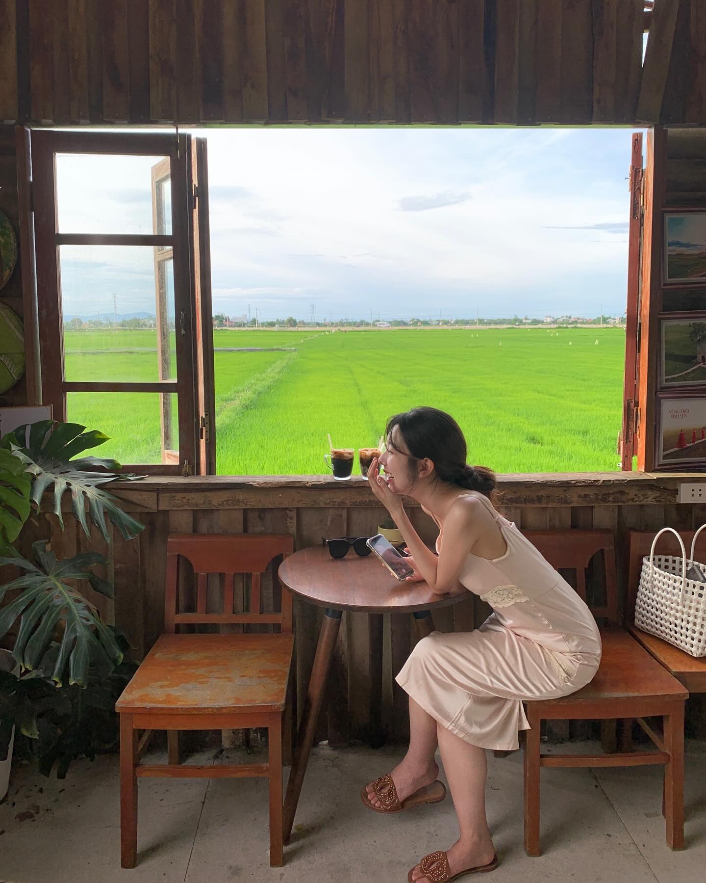 🇻🇳둥근해 미친 거 또 떴네☀️
귀요미 알바생일 추천해준 짱맛 요쿠르트 아줌마 ~