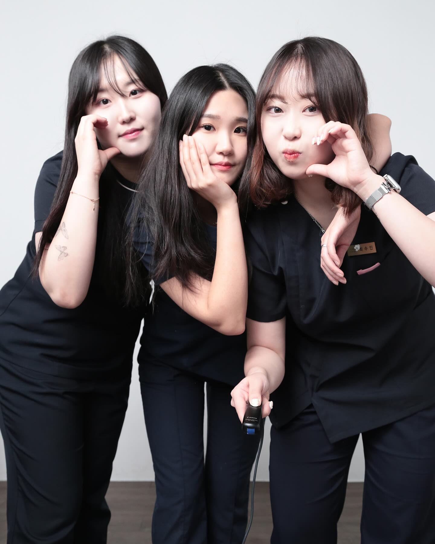 실습생때 찍고 우리 이젠 어엿한 1년차 치과위생사 🦷
언젠간 같은곳에서 일하길 ✨
얘두라 사랑해 !