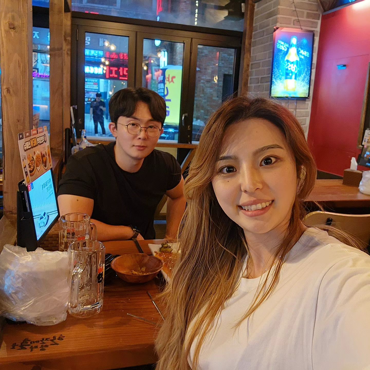 .
그때 그 시절을 떠올리게 하네
가까우니까 좀 더 자주 봅시당😍
.
#추억팔이 #20대의나 #오랜만이야 #좋네좋아 #다음엔다같이 #노랭이의_노랑노랑한_하루