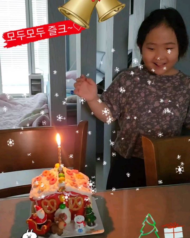 #메리크리스마스 

어찌됐든 시간은 또 흘러 크리스마스 🎄 
8년만의 화이트 크리스마스 ☃️❄️
덕분에 친정집에 발이 묶여 집으로 돌아가지 못해서
더욱 행복한 날 🤣🤣🤣

#재밌는인생