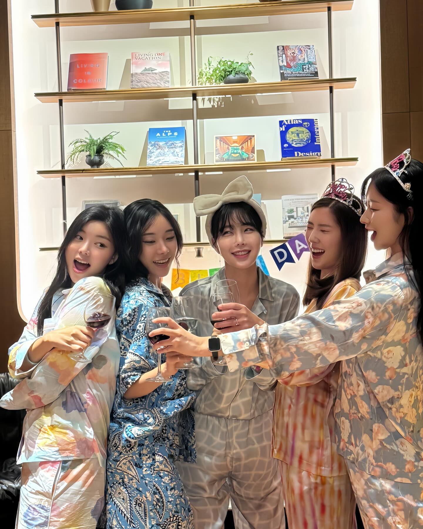 파자마파티에 진심 🤭❣️

#파자마파티 #실크파자마 #잠옷 
2dreamers.official