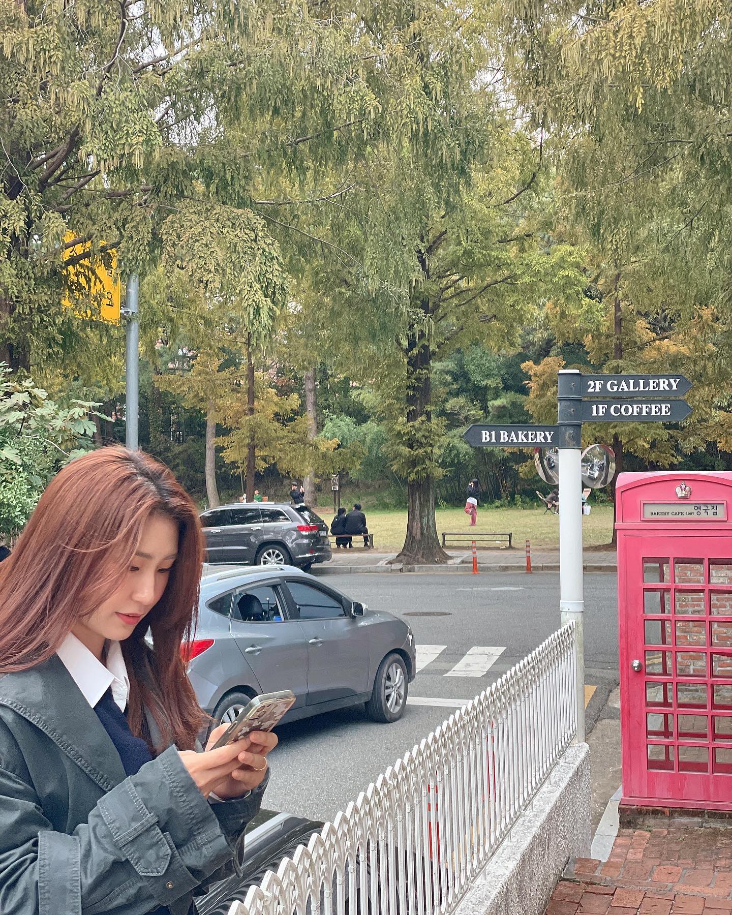 예쁜 카페에서 찰칵찰칵 🦭📸
.
.
.
#창원여행 #창원가로수길 #창원가로수길맛집 #창원가로수길카페 #영국집1997 #카페투어 #daily #photo #changwon #cafe #영국집 #예쁜카페 #주택개조카페 #1997영국집