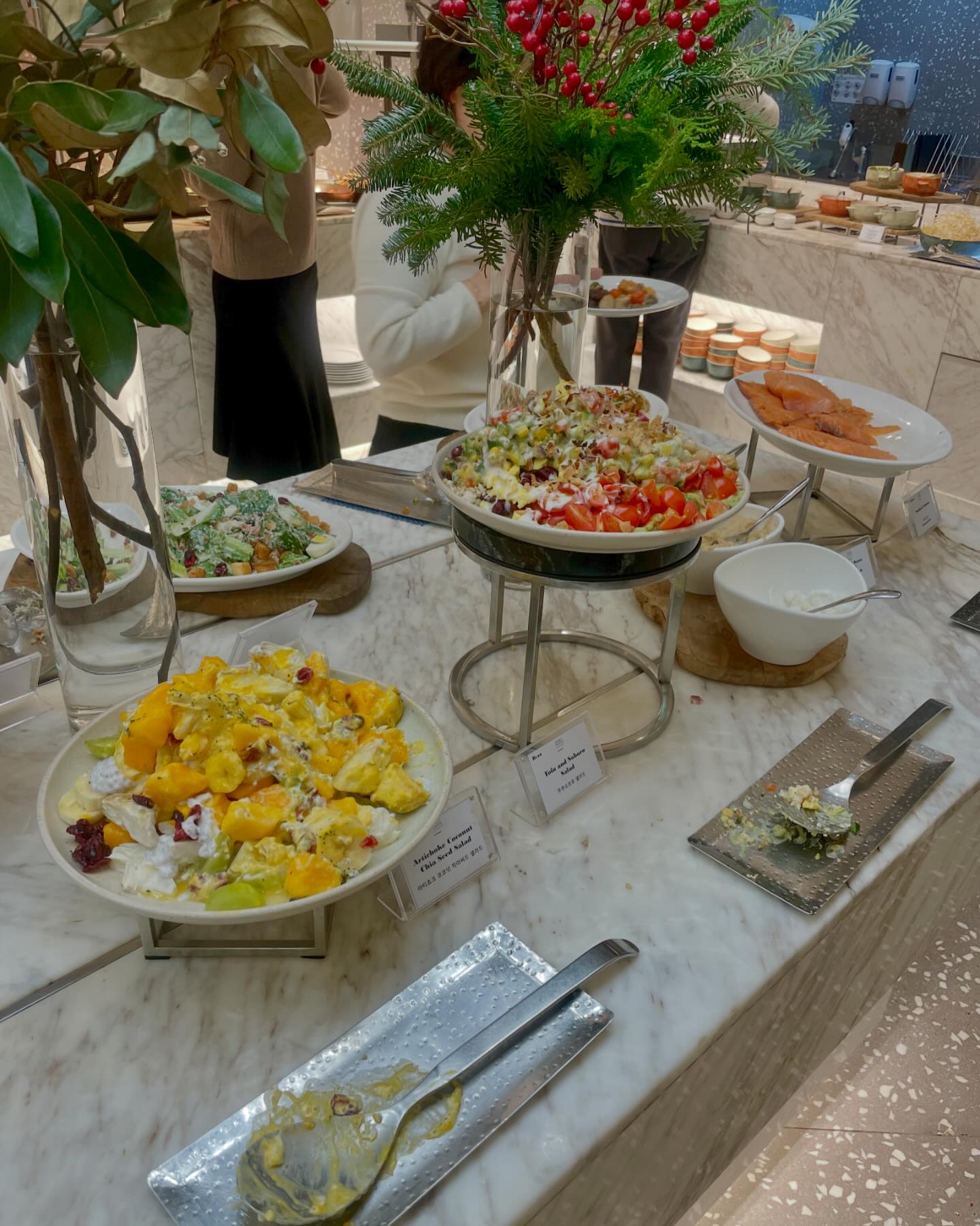 🍽️서울 가성비 호텔뷔페[포포인츠 바이 쉐라톤 강남 에볼루션 뷔페]

🟡성인 1인 기준 가격
평일 점심 : 49,000원
평일 저녁&주말 점심 : 58,000원
주말 저녁 : 64,000원

🫶가성비 넘치는 가격에 호텔뷔페!
가족끼리 오붓하게 아빠 환갑기념 식사했어요~
가족 모두가 만족해서 너무 기분 좋았답니다:)

🫶신선한 재료들에 셰프님들 솜씨가 좋으셔서
음식이 하나하나 다 너무 맛있었고, 직원분들 서비스도 좋아서 식사하는 내내 불편함 제로였어요:)

🟡포포인츠 바이 쉐라톤 강남 에볼루션
영업시간 : 06:30 ~ 21:00
(10:00~11:30 / 14:00 ~18:00 브레이크타임)
전화번호 : 0507-1362-8991
주소 :  서울특별시 강남구 도산대로 203 3층

주차가능, 예약가능

#포포인츠바이쉐라톤서울강남 #포포인츠바이쉐라톤강남 #서울호텔뷔페 #서울가성비호텔뷔페 #서울호텔뷔페추천