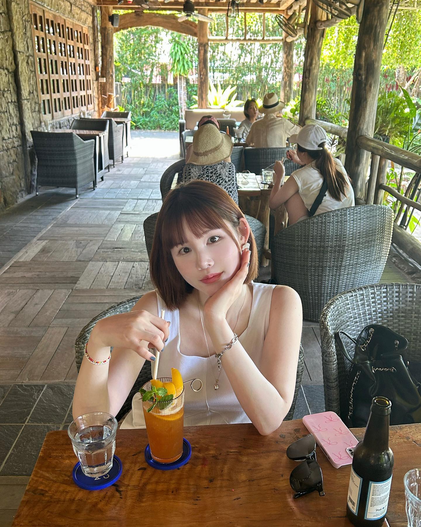 ⠀ 
넘모 춥다 다시 돌아가고싶다 현실복귀 못하는중🥶
너무 예뻤던 안바카페🌴🥭

⠀ 

⠀ 

⠀ 

#바이탈싸인#화이트원피스코디#롱원피스추천#휴양지룩코디#바캉스코디#푸꾸옥여행#베트남푸꾸옥#푸꾸옥맛집#푸꾸옥카페#푸꾸옥엠빌리지#엠빌리지푸꾸옥#푸꾸옥자유여행#동남아여행추천#안바카페#푸꾸옥안바카페