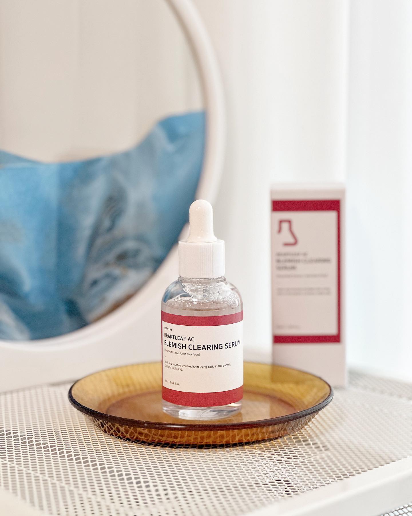 #협찬
.
씨뉴랩 어성초 AC 블래미쉬 클리어링 세럼 30ml 

울긋불긋한 문제성 피부고민을
편안하게 정돈해 주는 어성초세럼 이에요

문제성 피부 케어에 도움을 주는
지리산 어성초 추출물과 PHA를
동시에 사용하여 보습효과도 높였답니다

피부에 꼭 필요한 성분만 담아
수분공급, 피부진정, 각질케어를 동시에!
워터리한 제형으로 끈적임 없이
가볍고 촉촉하게 마무리 되는걸 느낄 수 있어요
빠른배송으로 받아볼 수 있어 더 좋네요

https://smartstore.naver.com/cnewlab/products/9007547247

cnewlab_official

.
.

#씨뉴랩 #어성초세럼 #여드름세럼 
#좁쌀여드름 #여드름진정 #저자극세럼 #코덕