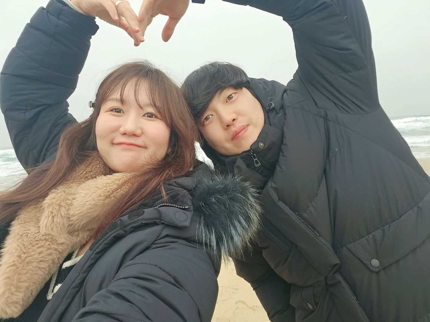 ღ
2024년 1월 1일 강원도 당일치기 
비가 와서 안보여서 아쉽
- 해물뚝배기와 전복죽
- 뭐야뭐야 여기 삼척 빵 맛집이자나 
- 겨울왕국 같아
- 머리 거지존 ing
#2024 #강원도 #동해 #삼척해수욕장