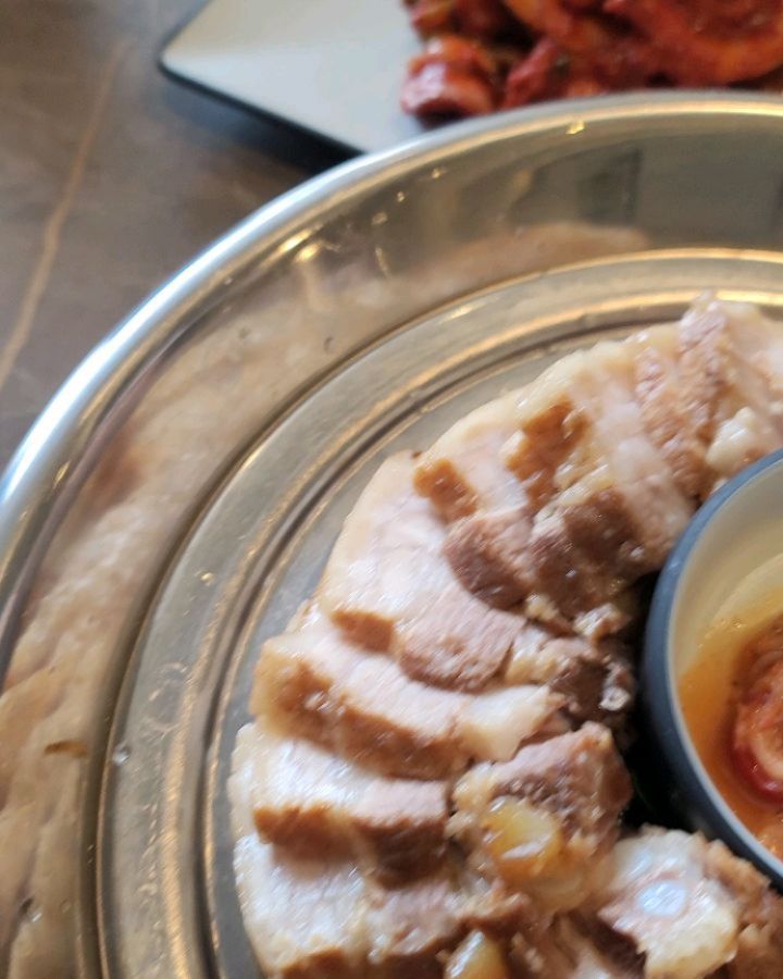 #협찬

오징어한상 이정도는 되어야지~
오징어튀김 하나만으로도 
초딩입맛을 사로잡고
돌판오징어볶음. 꽃삼겹수육은 술안주로 굿굿
오징어무침까지 곁들이니
오적한상 시그니쳐 메뉴로 합격!

수제반찬이 무한리필되고
콩나물냉국은 속이 시원해집니다.

가족모임. 회식장소로 강추!
여기 오징어튀김 하나로 소주일병예약이요~
 
 
 
 
 
 
 
 
#오적회관 #야당역맛집