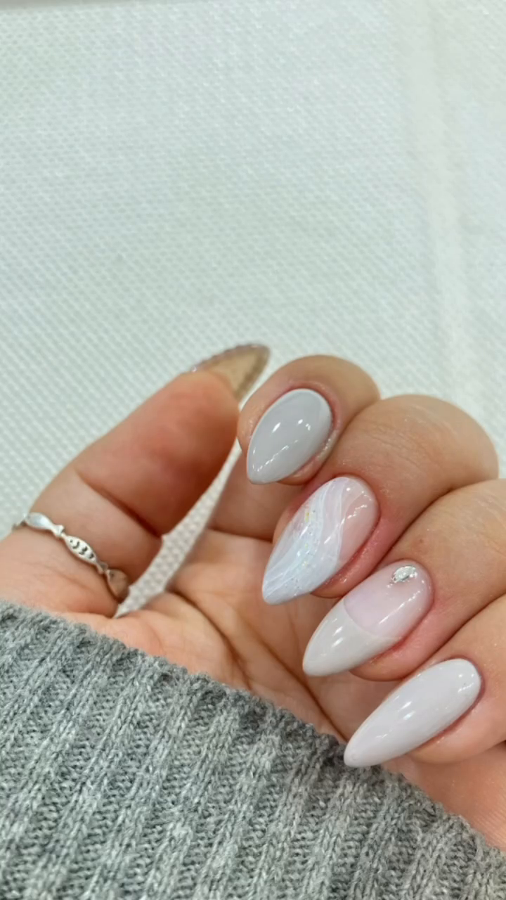 : ʀ,ʙᴇᴀᴜᴛʏ#

🫣이것참 부끄럽..

예약문의 카카오채널 (프로필링크) 🕊

* 。 • ˚ ˚ ˛ ˚ ˛ • 。* 。° 。* 。 • ˚* 。° 。* 。 • ˚

▫️ 전체연장 8만 이벤트 ▫️
▫️ 연장은 추가시술입니다▫️

* 。 • ˚ ˚ ˛ ˚ ˛ • 。* 。° 。* 。 • ˚* 。° 。* 。 • ˚

👐🏻시술중에는 메세지나 전화 확인이 안됩니다. 
양식에 맞춰 카톡 남겨주시면 순차적으로 답장해드려요.
⠀
ෆ일요일휴무ෆ
⠀
🖤예약양식🖤
✓성함 (회원권 여부)
✓휴대폰번호
✓날짜와 시간
✓젤제거 여부
✓시술 할 디자인 사진
⠀
𖤐 예약금 20.000원 𖤐
𖤐 예약시간 일주일 전 취소, 변경 가능(예약 일주일 이후 취소, 노쇼 예약금 환불 불가) 변경은 예약일 제외 5일전 1회만 가능합니다. 이전 변경은 재 예약 해주셔야 합니다.
𖤐 예약시간 15분 지연시 아트 시술 불가하며 20분 지연시 자동 취소 되시고 예약금은 환불 불가 합니다.
𖤐 회원권 고객은 취소 시 20.000원 차감 됩니다.