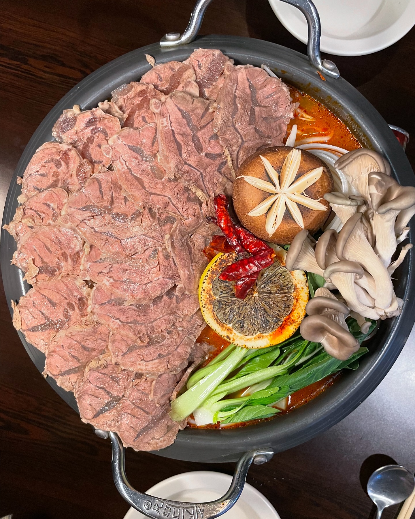 ✔️ 히솝
😋 pho사태전골(쌀국수면), 한우1++육사시미
🧐 사태와 얼큰한 쌀국수의 조합이 굉장하며, 육사시미도 술집에서 시켜 먹는다고 생각 못할 정도로 퀄리티가 좋은 곳,
대관도 가능하니 단체모임하기 딱 좋은 장소

hyssop_mia
서울 강북구 도봉로10가길 6-4

#jmt #존맛 #동네맛집 #맛스타그램 #맛집소개 #맛집스타그램 #맛집추천 #맛집탐방 #맛스타 #먹스타 #맛집 #먹방 #맛집투어 #먹방스타그램 #먹스타그램 #오늘의맛집 #맛집공유 #추천맛집 #찐맛집 #전국맛집 #맛집여행 #맛집그램 #맛집코스 #먹스타맞팔 #핫플레이스 #핫플 #서울여행 #서울여행지추천 #서울데이트코스 #협찬