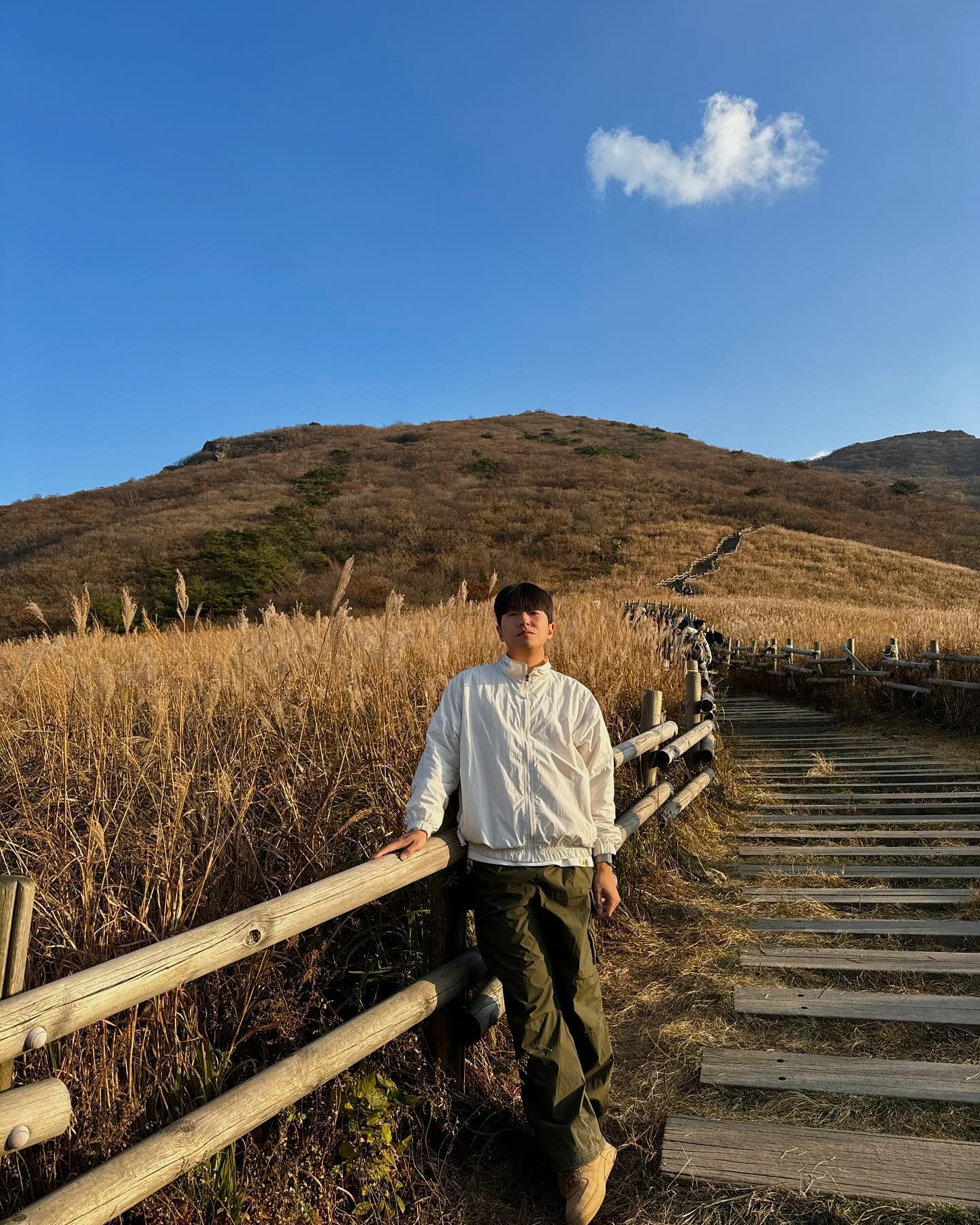 가을냄시 폴폴~~🍂🍁

#간월재 #간월재휴게소 #간월재억새평원 #영남알프스 #가을여행 #단풍 #단풍명소 #단풍여행 #단풍놀이 #단풍구경 #억새 #억새군락지