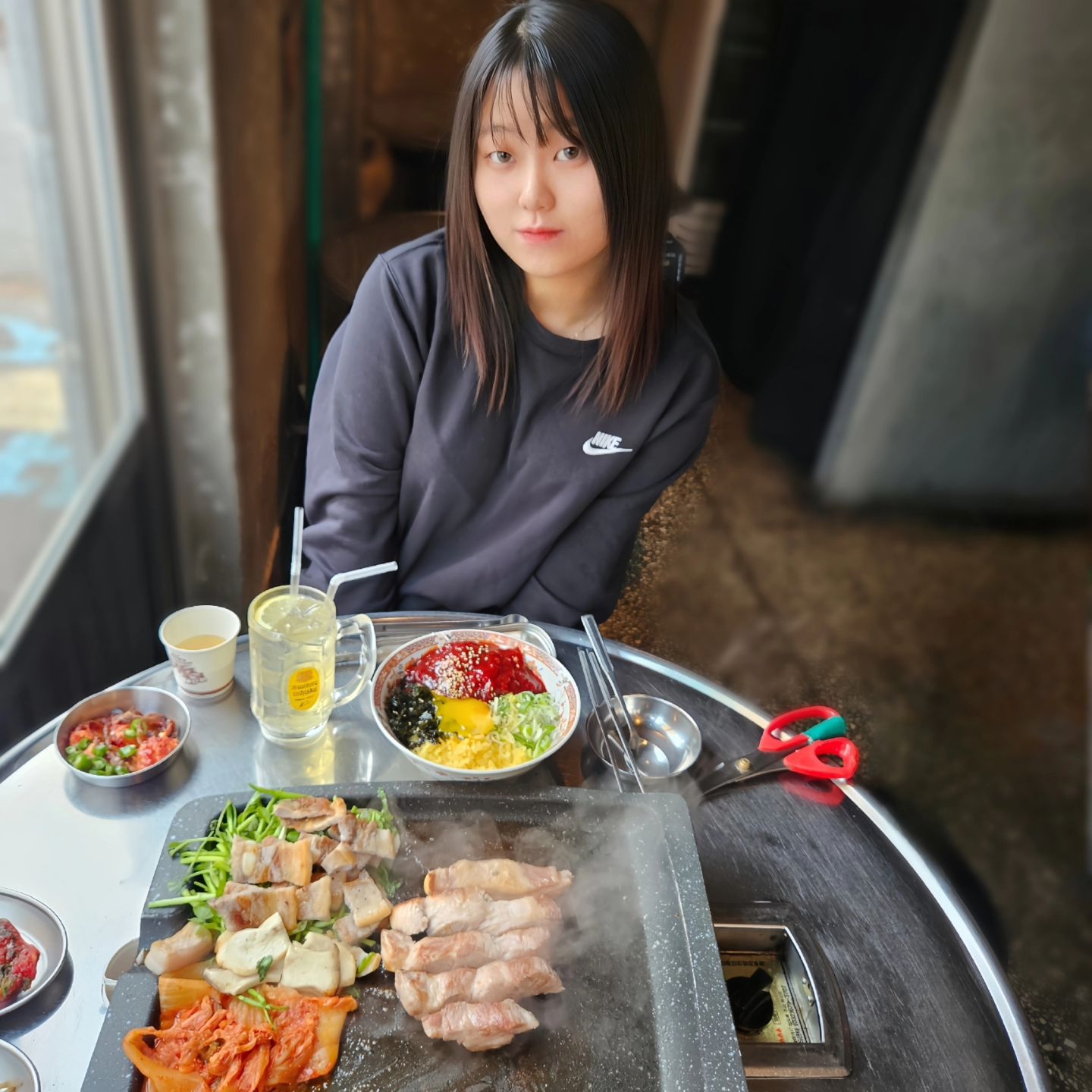 #협찬 #김숙성 고기 폼 미쳐따🥩🥩
경의선숲길 산책하면서 보이는 대흥 고깃집! 애견동반도 되지롱🐶🐶
-
양념게장밥은 맛있는데 양까지 많아서 처음부터 끝까지 계속 먹었다🤣🤣
메인메뉴부터 사이드메뉴까지 뭐하나 빠지는게 없는 대흥 맛집~ᖰ(ღ’ᴗ’ღ)ᖳ
밑반찬도 명이나물, 파김치랑 양념게장..취향저격〰️❤️
-
직원분이 가장 맛있게 구워주시는 덕분에 편하게 먹을 수 있당◟(⑅'ㅅ'⑅)◞♡
고기는 드라이에이징4일+웻에이징 18일 총22일 숙성한 최고급 한돈!
노포 감성 뿜뿜한 가게에서 먹는 미나리 삼겹살 맛은 말해뭐해~~~
직원분들까지 친절한 김숙성 대박길만 걸으세효🥰🥰
-
🚩 서울 마포구 광성로6길 14 1층
⏰️ 평일 11:30 - 24:00
⏰️ 주말 12:30 - 24:00
📞  070-8894-1666
.
.
#마포맛집 #마포구맛집 #대흥맛집 #대흥역맛집 #서강대맛집 #마포회식 #서울삼겹살맛집 #마포삼겹살맛집 #마포삼겹살 #광흥창삼겹살 #광흥창고기집 #대흥역고기집 #경의선숲길맛집 #경의선숲길고기집 #마포애견동반 #대흥애견동반 #경의선숲길애견동반 #마포역맛집 #하이볼 #숙성고기맛집 #숙성고기 #대흥김숙성 #마포김숙성 #공덕맛집 #공덕역맛집 #공덕고깃집 #먹스타그램 #서강대맛집