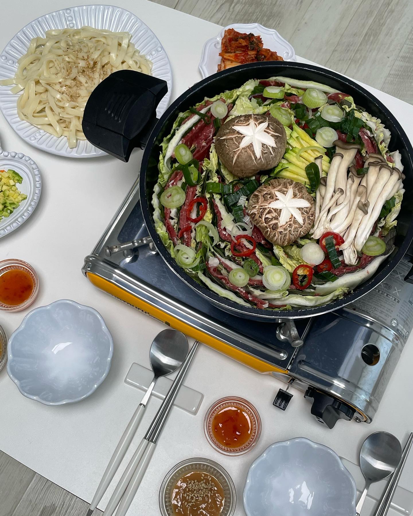 친구 놀러오면 #밀푀유나베 🍲
이날은 국물까지 맛있었어요💛
집들이 음식 추천 좀 해주세요 히히