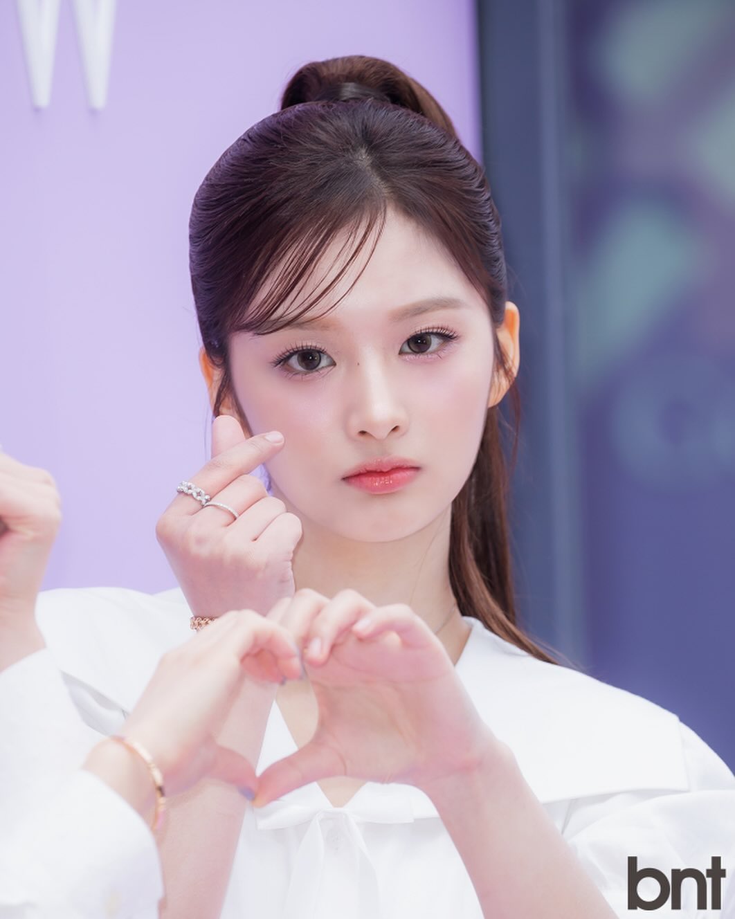 #골든듀 행사날 설윤이💜 인형이야~~~

ARTIST nmixx_official 
MAKE UP daindaini 
HAIR hi__hikim 
# kitts_hairmakeup 

메이크업 예약은 프로필링크로🤍🤍🤍
#다인쌤메이크업 #다인쌤 #키츠다인
#키츠 #키츠헤어메이크업 #kitts