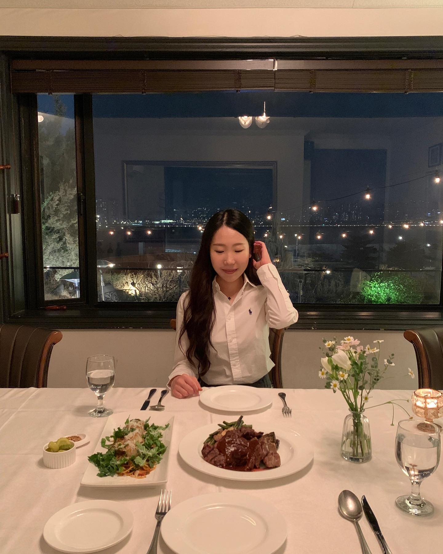 남자친구가 데리고 와준 아이오유(iou)💕
가정집을 리모델링해서 만든 레스토랑이어서 그런지 아늑한 분위기가 마치 한강뷰 저택에 초대 받은 느낌이에요 ㅎㅎ 음식도 맛있고, 직원도 친절하고, 한강도 바라보고 즐거웠던 시간 :) 특히 사과 에이드 제대로 만들었으니 꼭꼭 주문하세요! 저는 이번에 디너 커플코스로 즐겼는데 다음번엔 런치로도 방문하는 걸로…✨ #기념일맛집 #한강뷰맛집 restaurant_iou