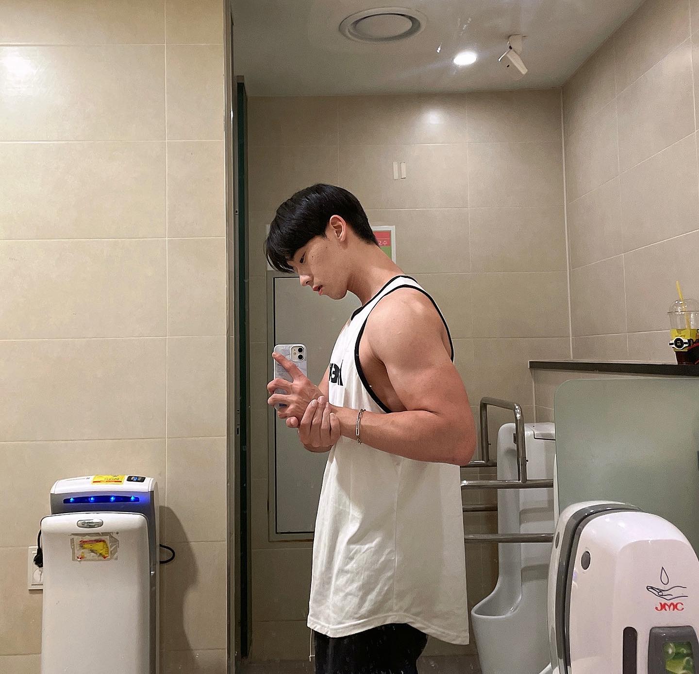 카톡 해킹 당한게 3월인데 정지 당한 이후로 78일만에 보호조치까지 다 풀렸다 .... 불편함을 견딘 내 자신 칭찬해