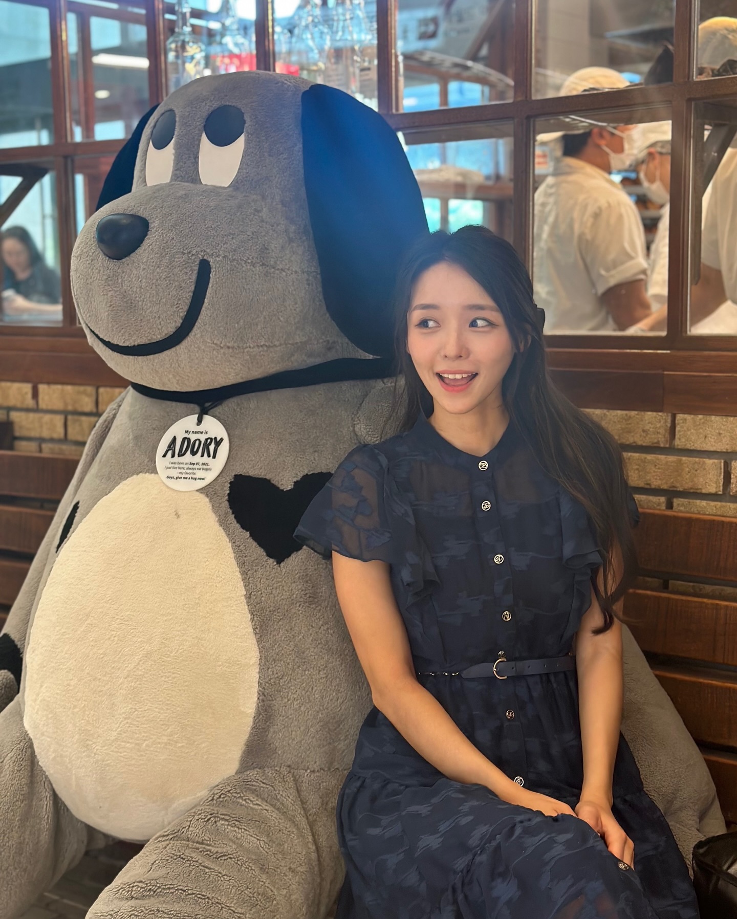 데이트룩 아니고 하객룩💙
좋은날 예쁜 옷 입으면 더 좋자나요? 
하늘하늘한 날개가 더 여리여리하고 차분하게 만들어주는 원피스
.
.
.
이 원피스는 자사몰에서 10% 할인중! 
minimum_reflex