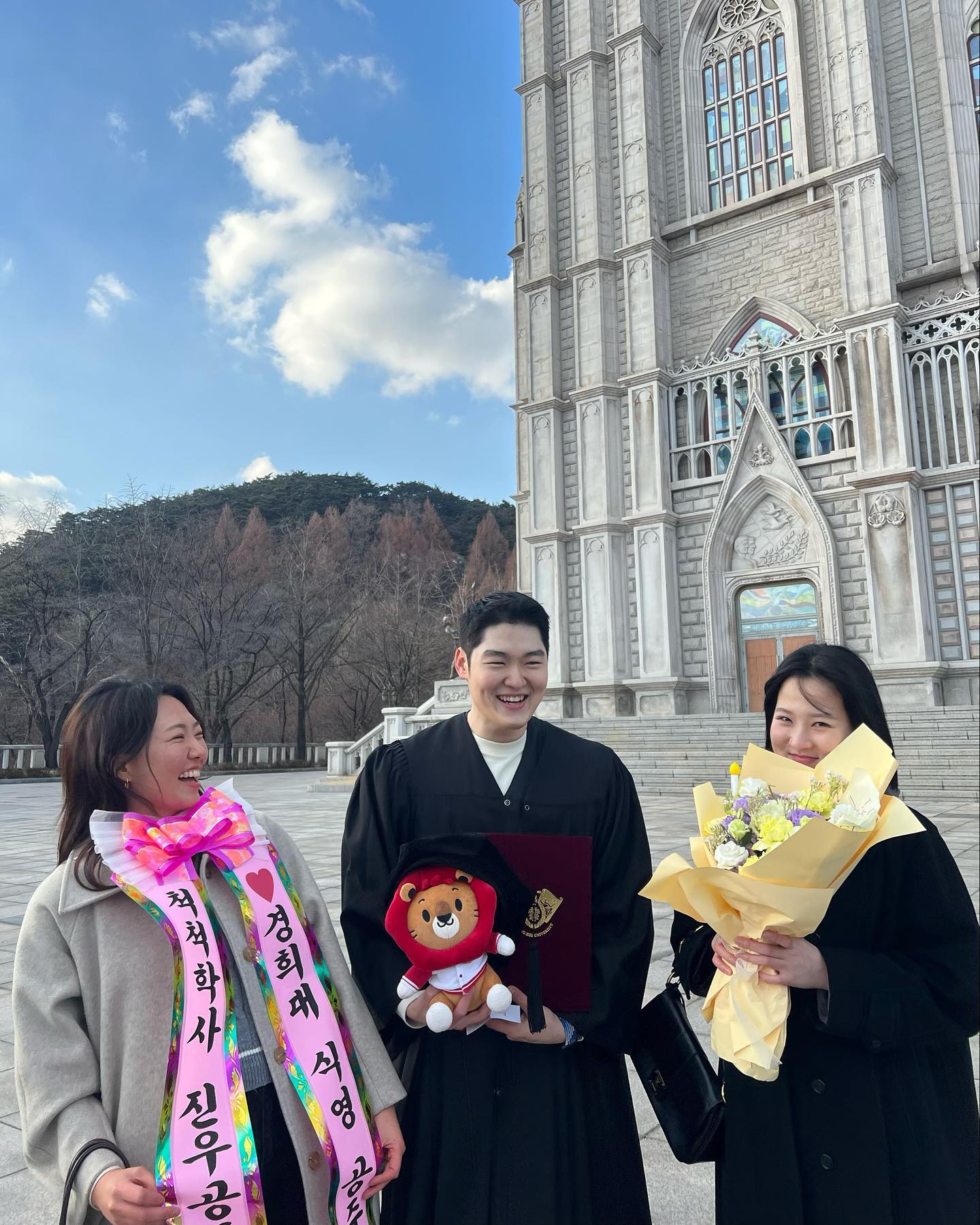 2/15 ~ 16 🎓
졸업식에 가족에 친구들까지 
꽤나 성대하게 했다