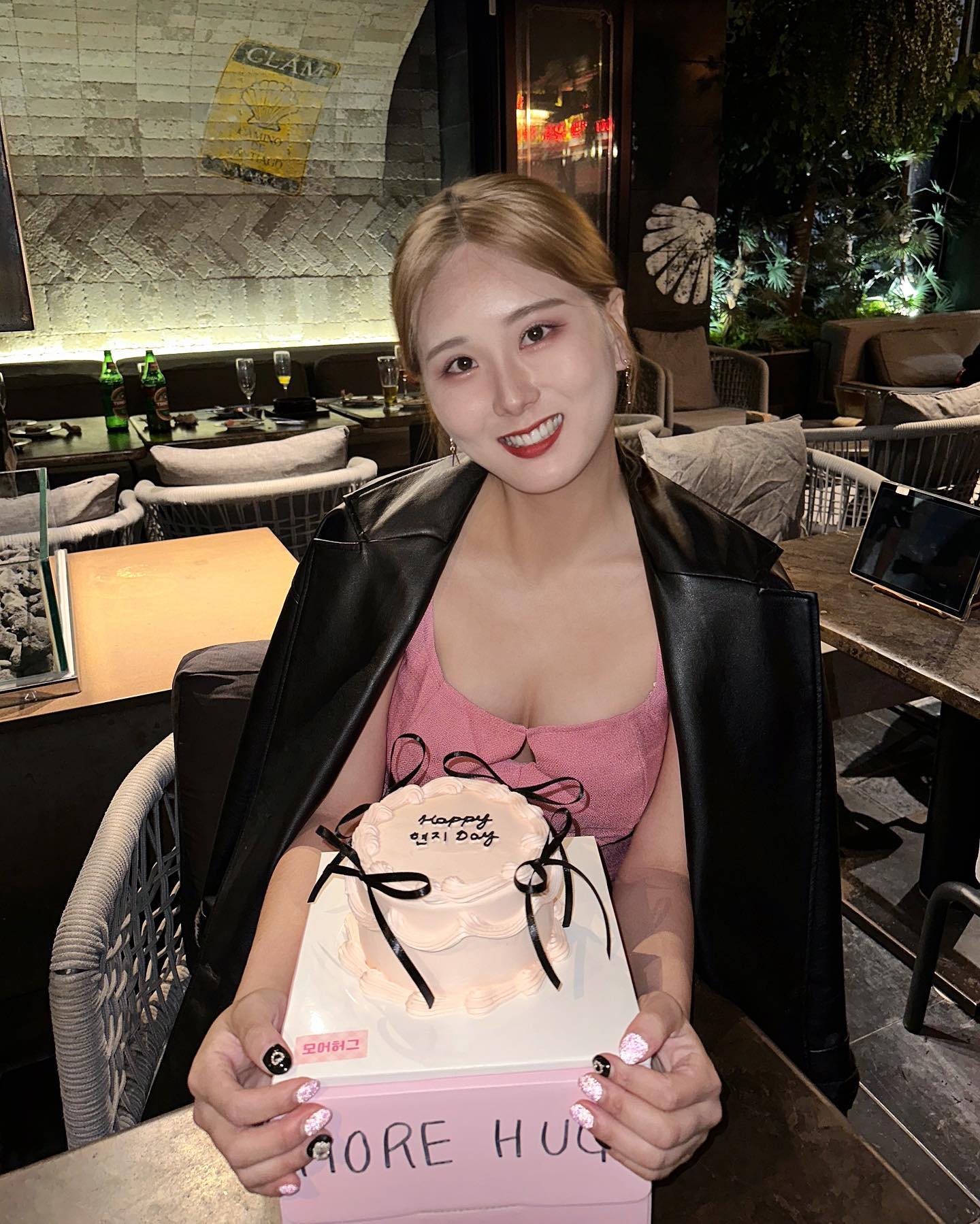 주변에 좋은사람들이 많아서 행복합니다
늘 그랬듯이 앞으로도 하고싶은 거 다 하면서 지금처럼 살게요 🖤