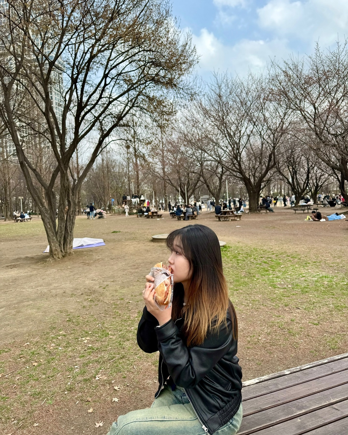 🌸2024.03.30🌸
서울숲에 벚꽃 보러 갔다가 잠봉뵈르 먹방 찍고 온 날(with 💨)