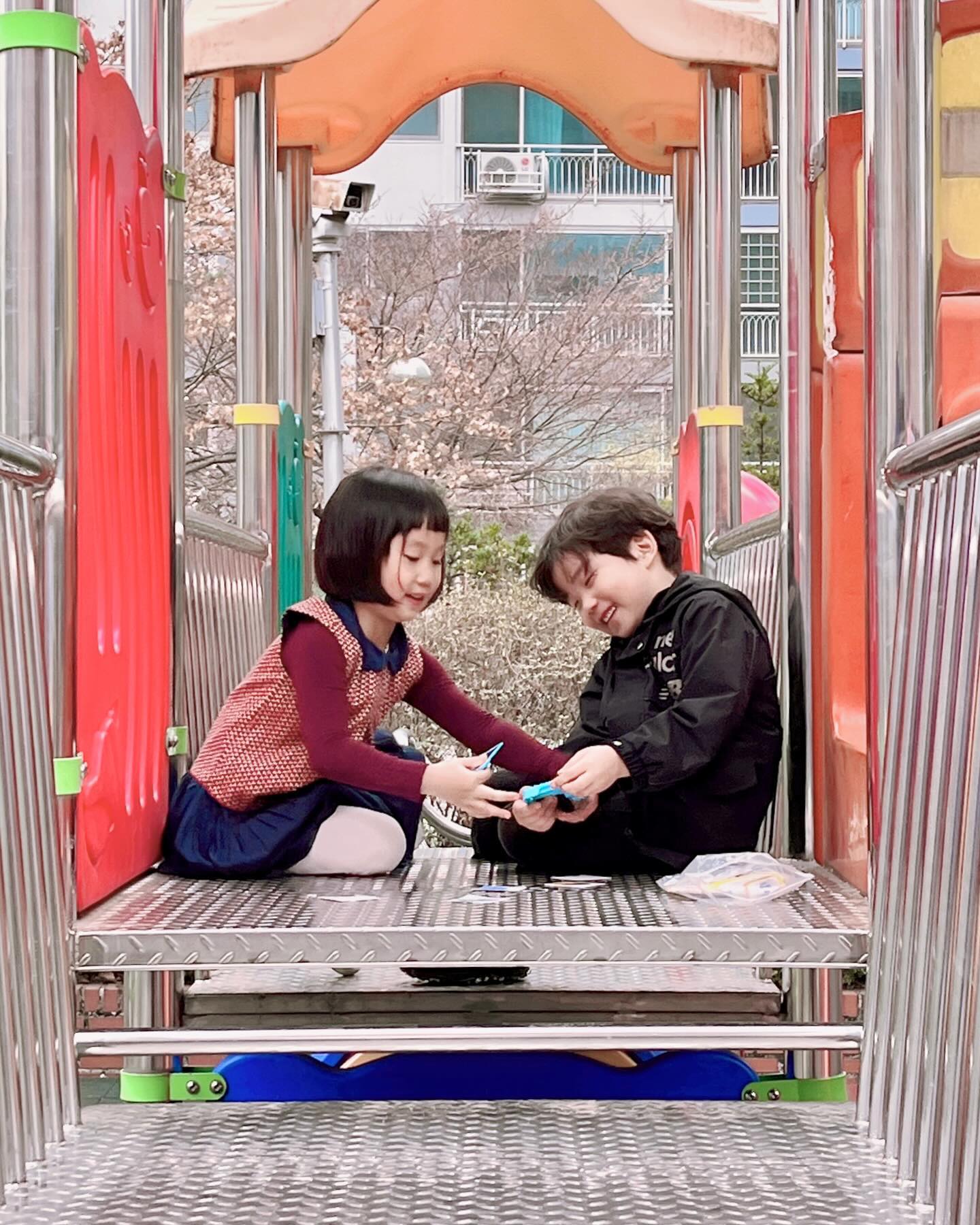#❤️

꽁냥꽁냥하는 모습이 
봄꽃같이 예쁜 박송😍

#꽃보다더예뻐 #예쁜6세들