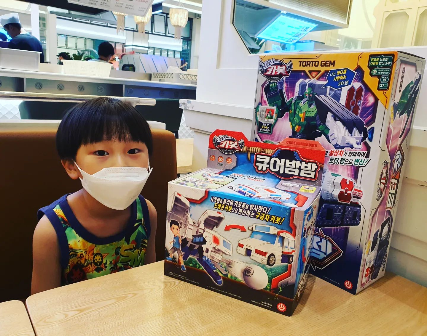 초이락프랜즈 헬로카봇 보물찾기
사전예약하고 방문했는데 늦어서 조마조마 했지만
참가선물은 물론 황금큐브를 남매둘다 찾아서
큰 선물도 받았어요

비록 하남점으로 갔다가 위례점으로 가는
실수가 있었지만 전화위복이 되었답니다

#헬로카봇 #초이락프렌즈 #초이락프렌즈보물찾기 #황금큐브 #5개 #그중 #두개나득템 #글자찾기 #추첨이벤트  #세가지이벤트 
#초이락 #초이락페스티벌 #방학선물 #보물찾기 
#앵그리퍼프  #큐어밤밤  #토터잼 #사파리세이버 #헬로카봇장난감  #초이락프렌즈카페 #이벤트는계속된다 #차징탑스피너대회 #같이함