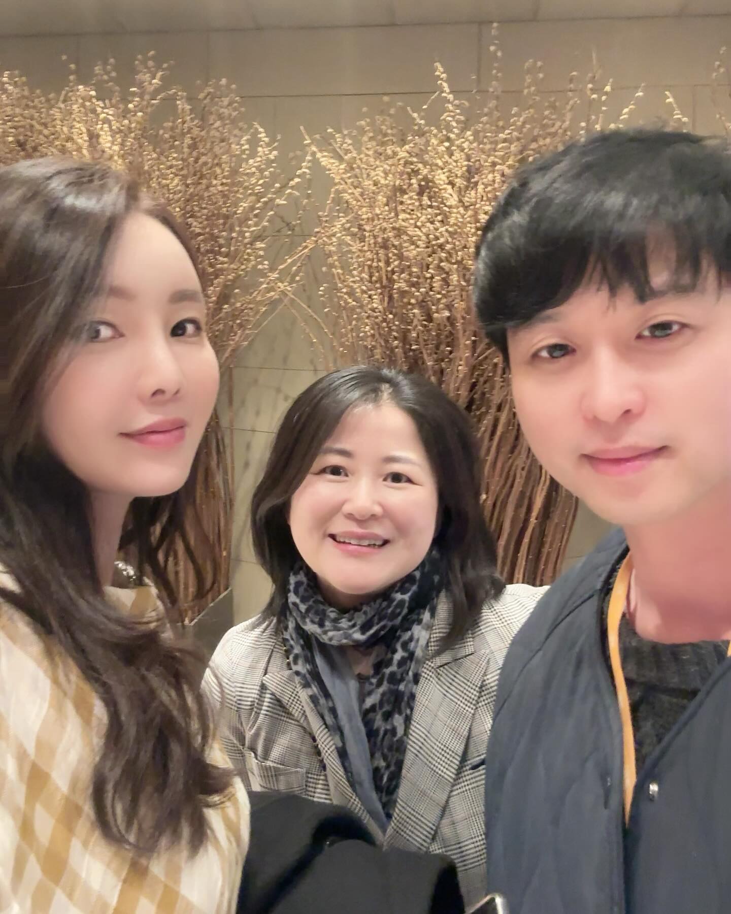플젝하던 시절 동고동락 했던 칭구덜~
.
현희랑 준식이랑~
여전히 만나면 즐겁구나!!!
.
조만간 또 모이드라고~^^💕💕💕💕💕💕💕
.
.
#actor #acting #배우 #모델 #행복 #힐링 #JMT #먹스타그램 #먹스타그램 #음식 #KFOOD #먹방 #먹방스타그램 #먹스타 #맛스타그램  #맛 #좋아요 #우정 #행복 #오오티디 #맛집 #셀카 #셀피 #셀스타그램 #친구 #친구스타그램 #우정스타그램 #동료 #회사동료